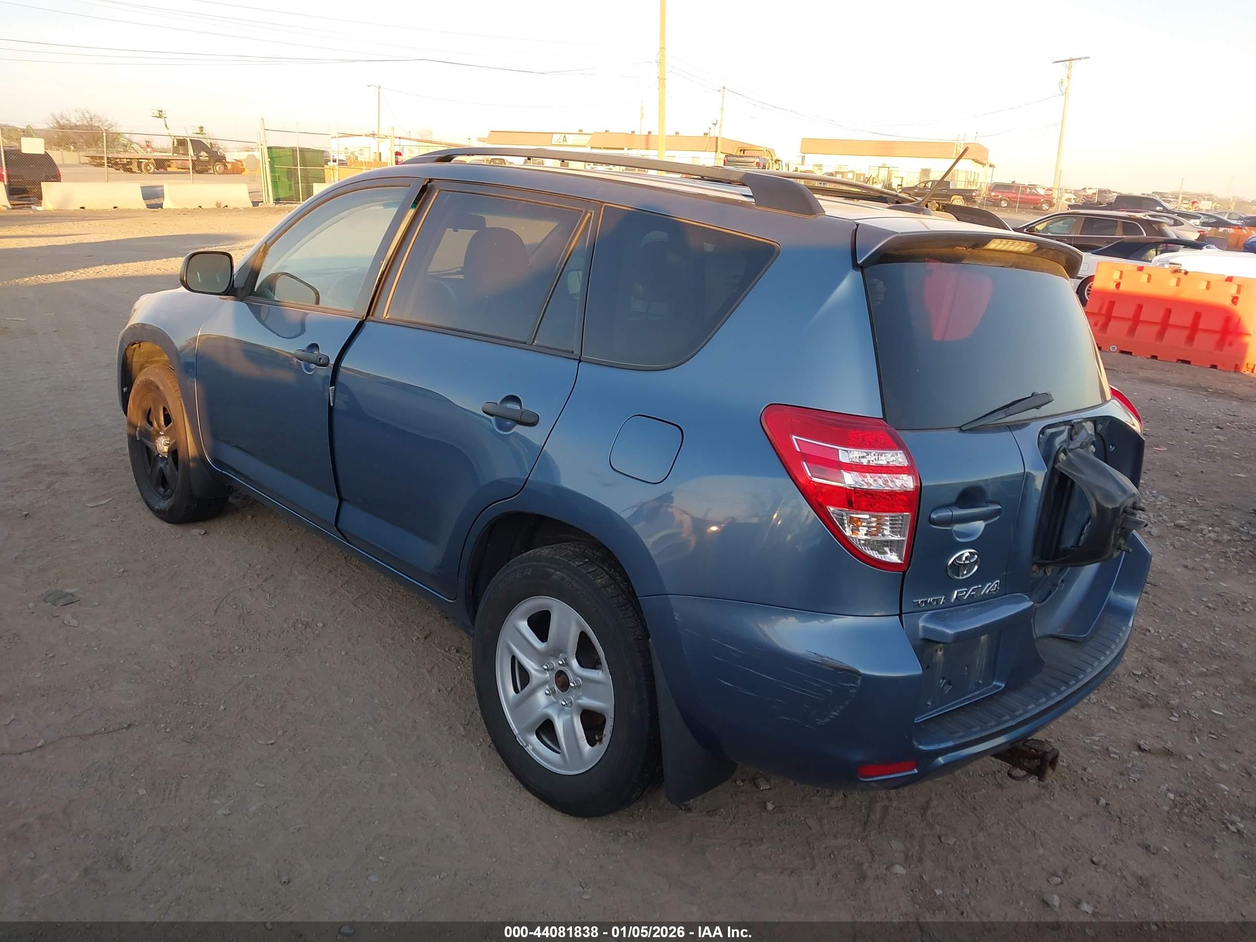 TOYOTA RAV4 image 3