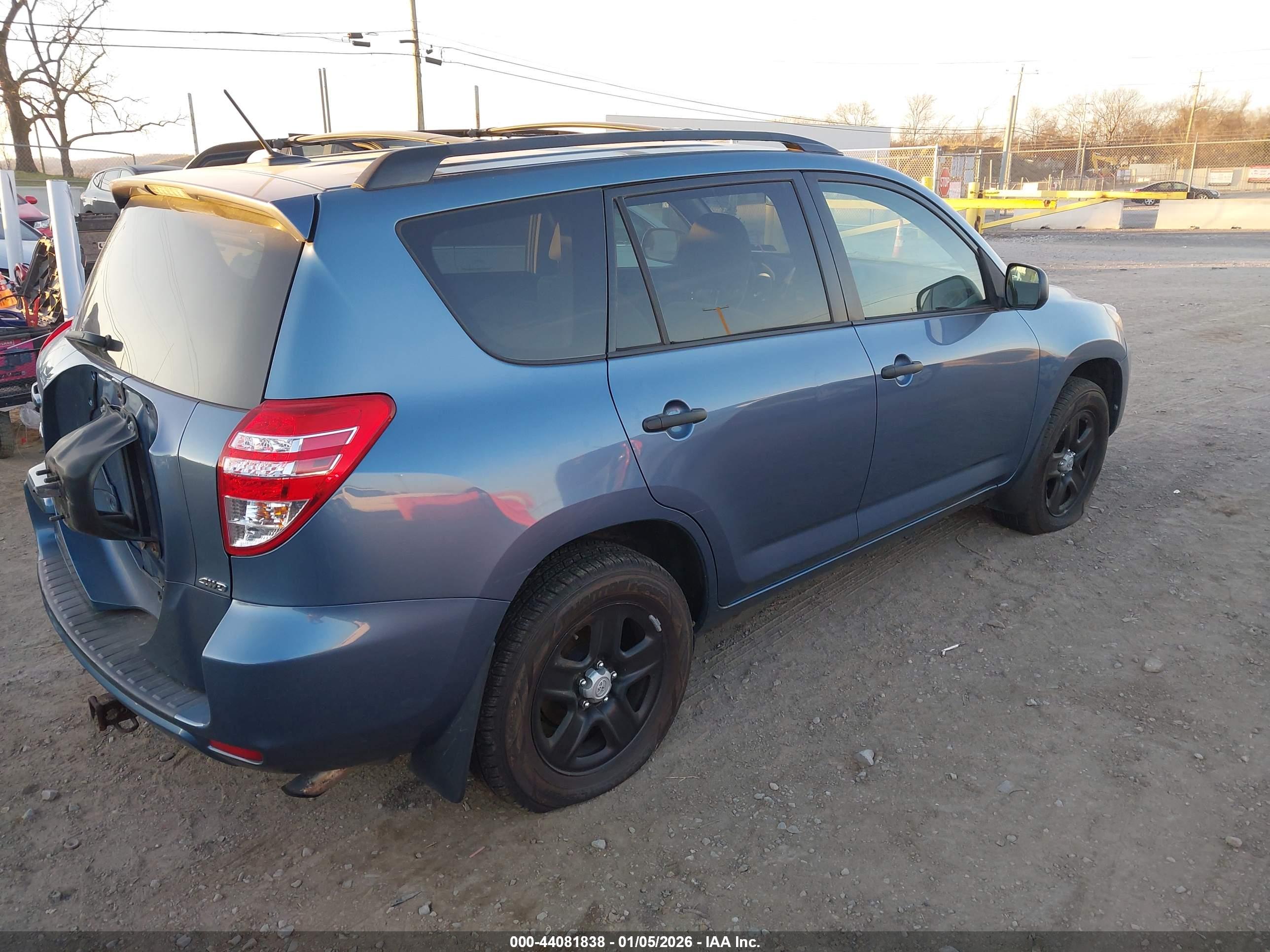 TOYOTA RAV4 image 4