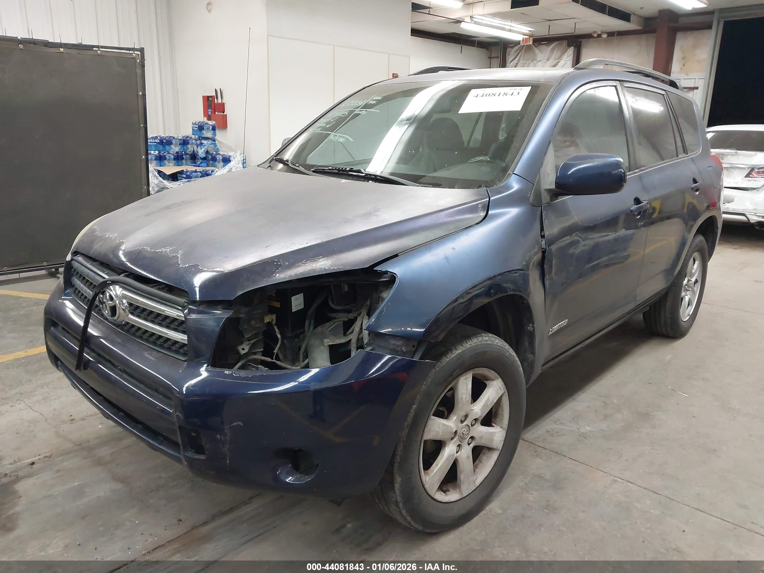 TOYOTA RAV4 image 2