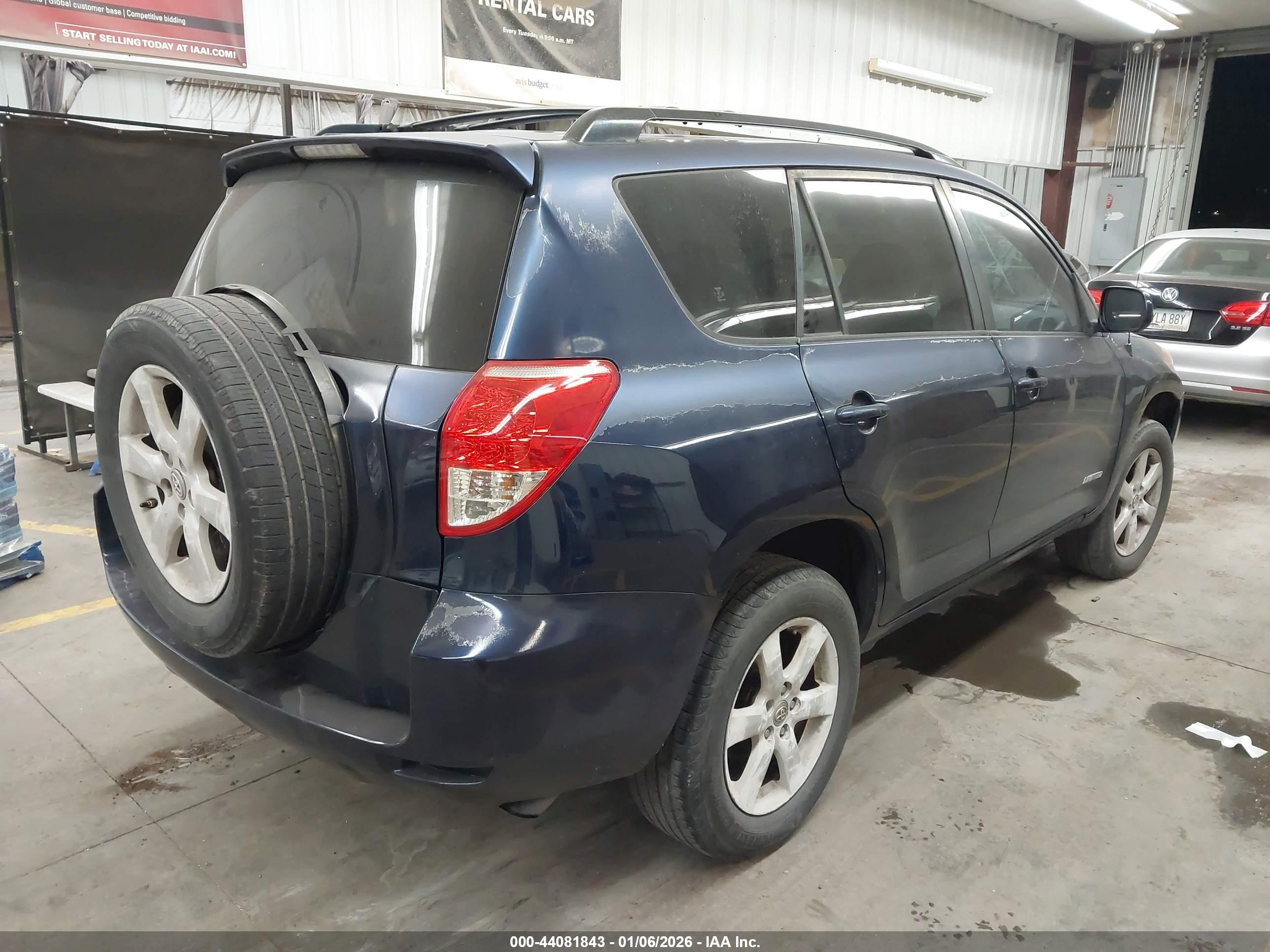 TOYOTA RAV4 image 4