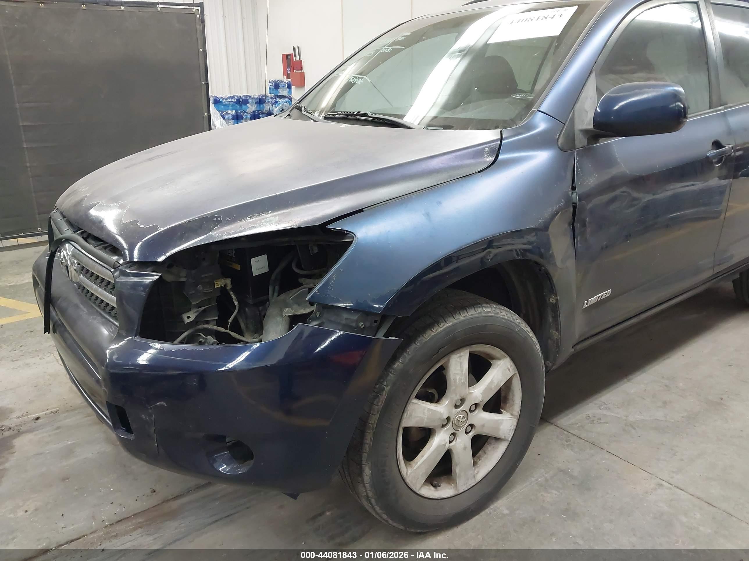 TOYOTA RAV4 image 6