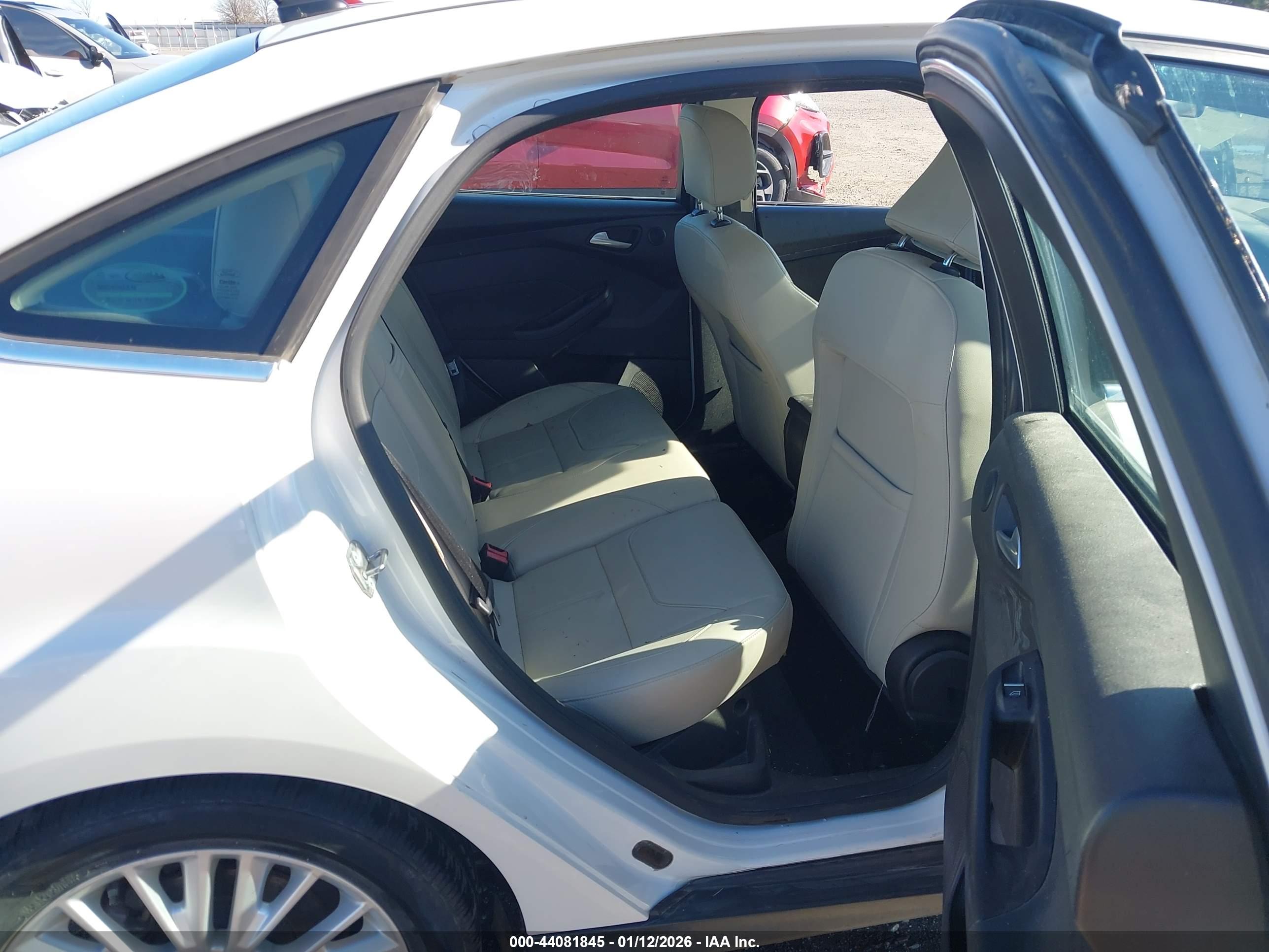 FORD FOCUS image 8