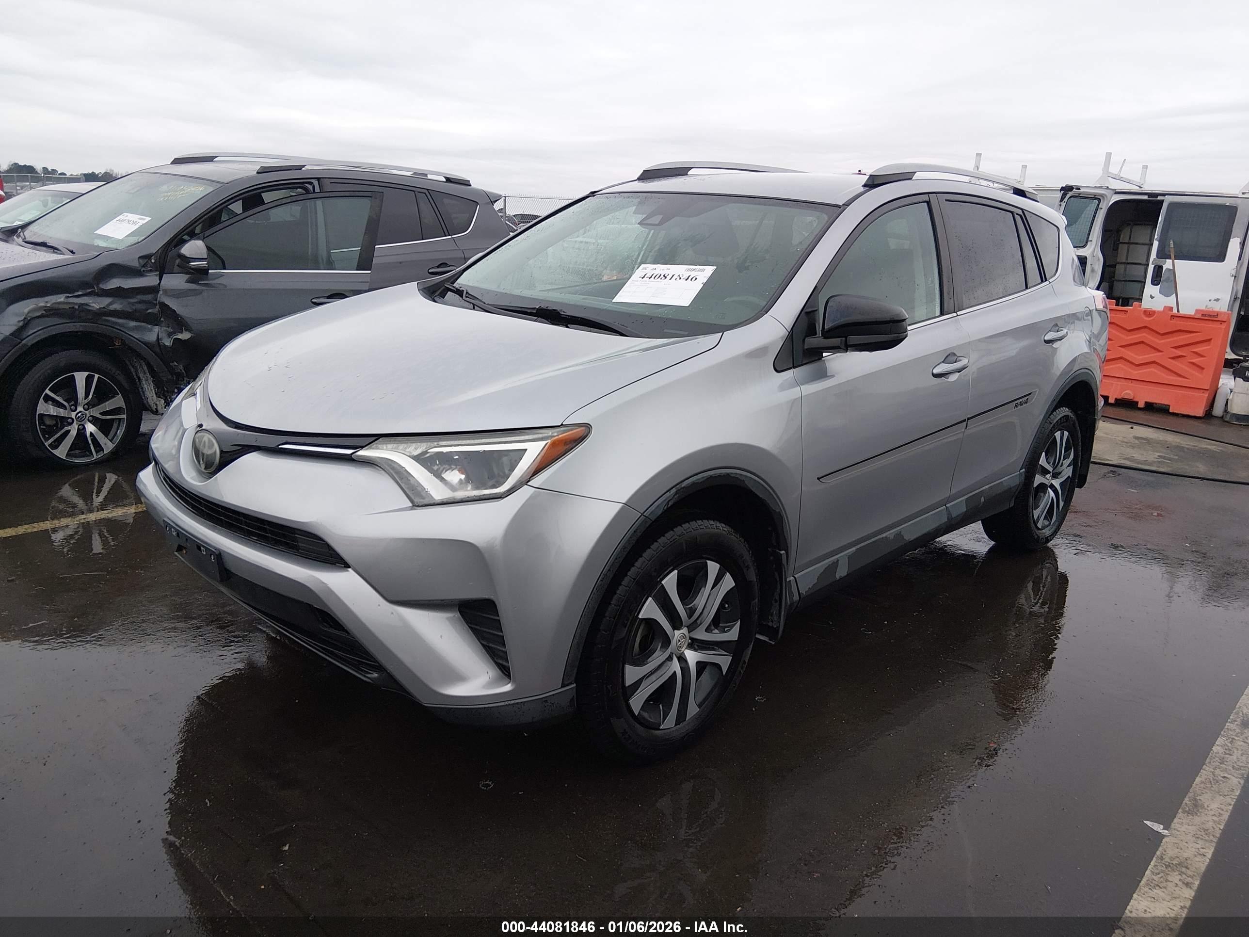 TOYOTA RAV4 image 2