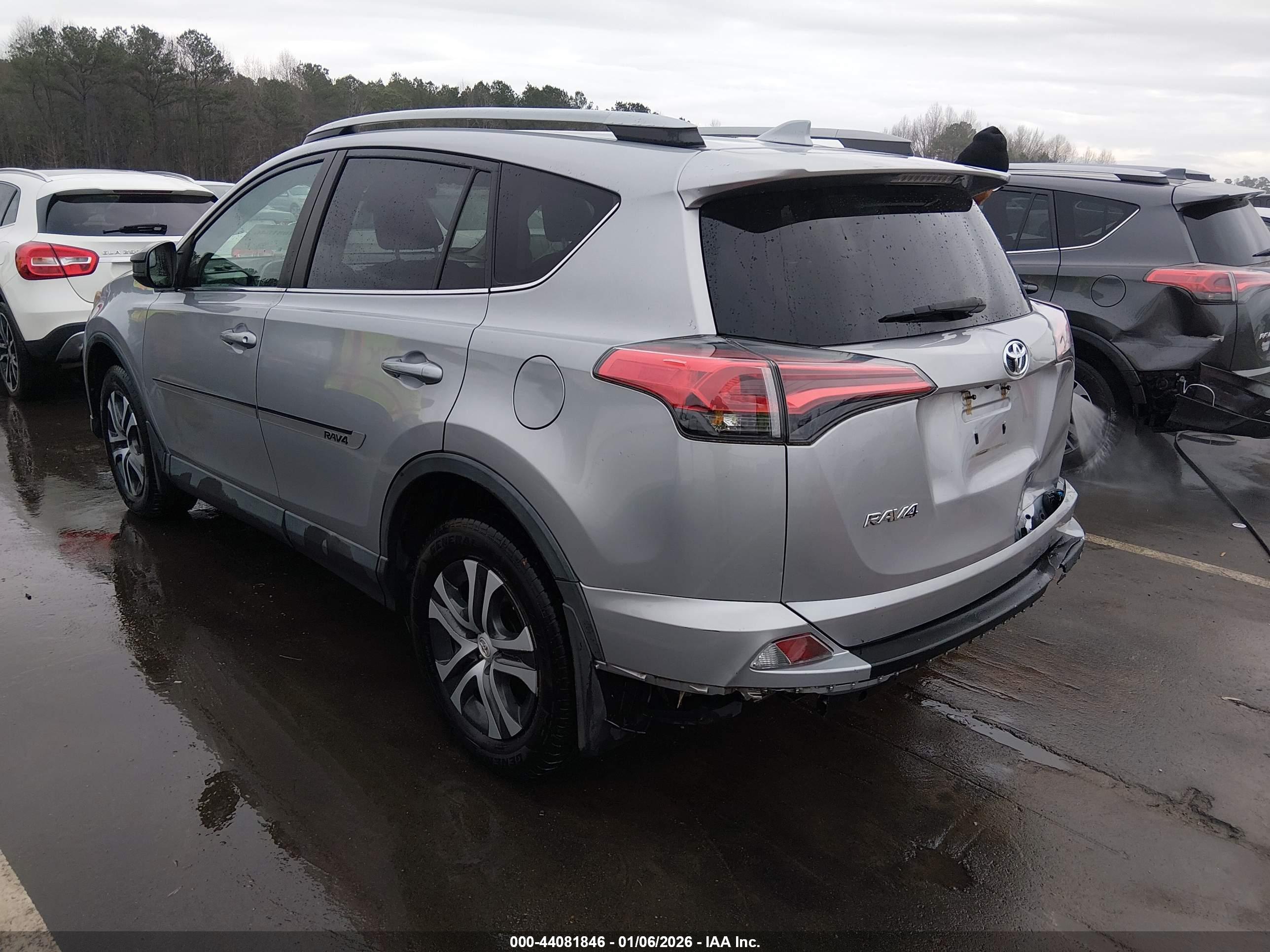 TOYOTA RAV4 image 3