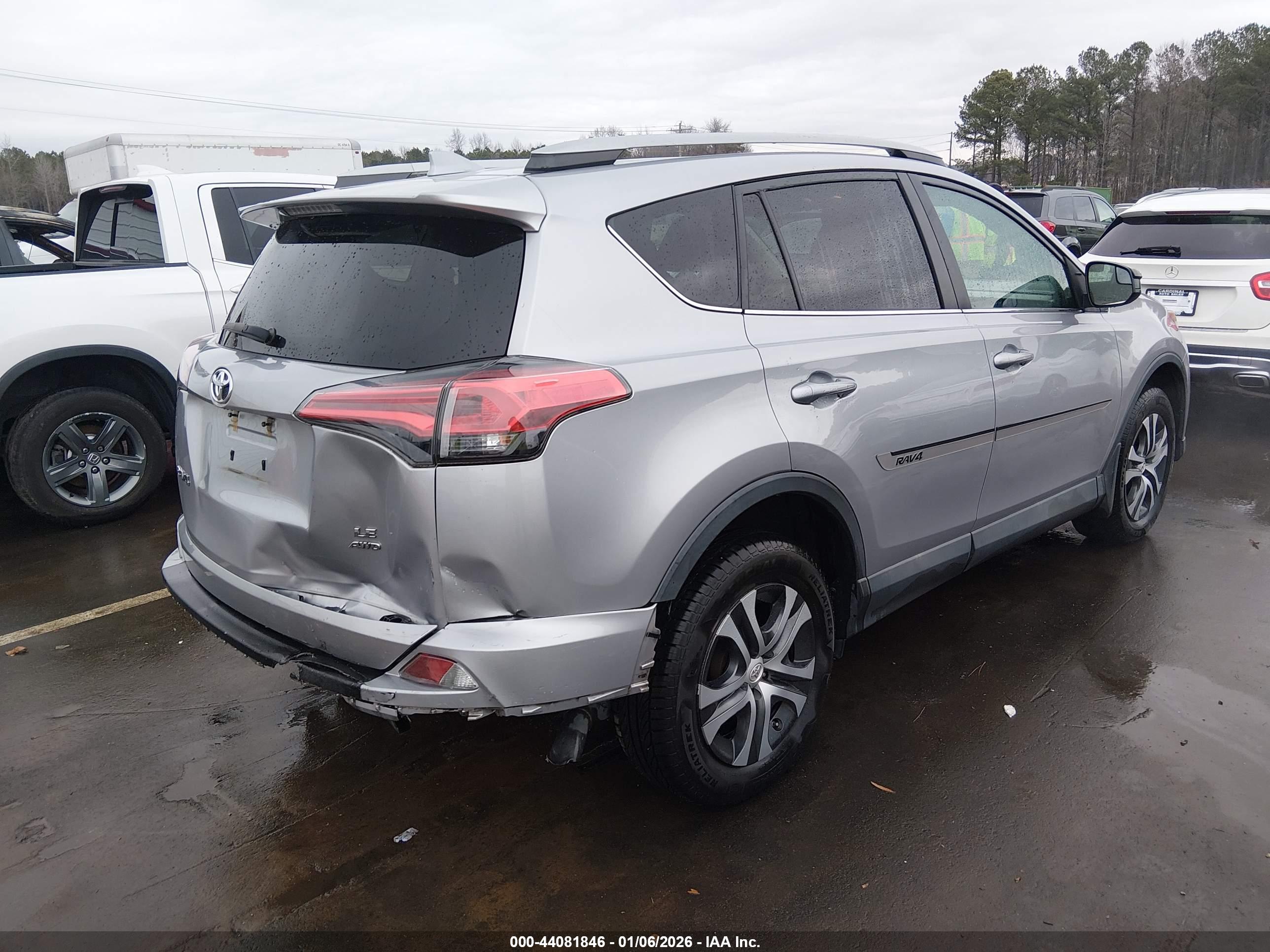 TOYOTA RAV4 image 4