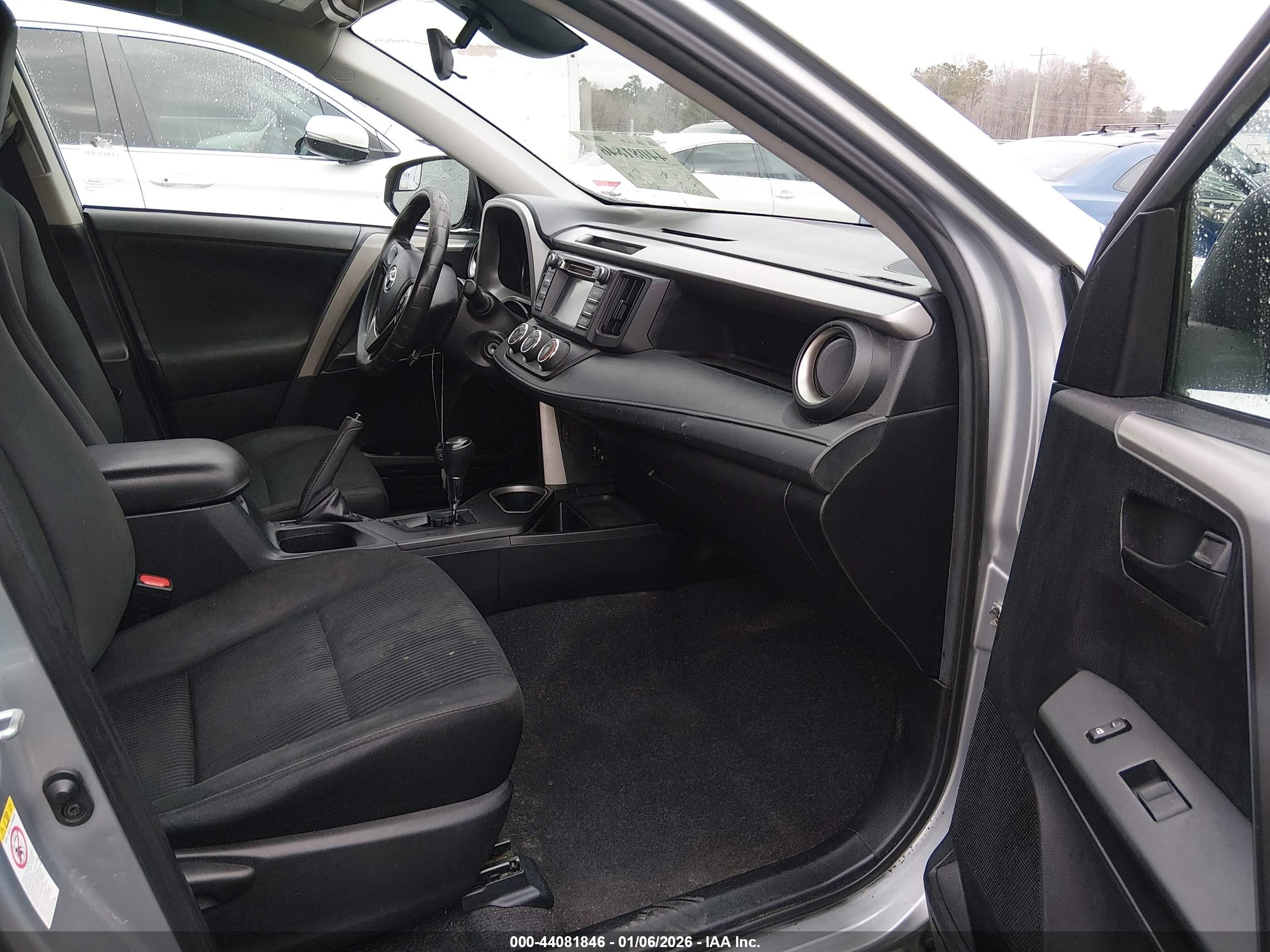 TOYOTA RAV4 image 5