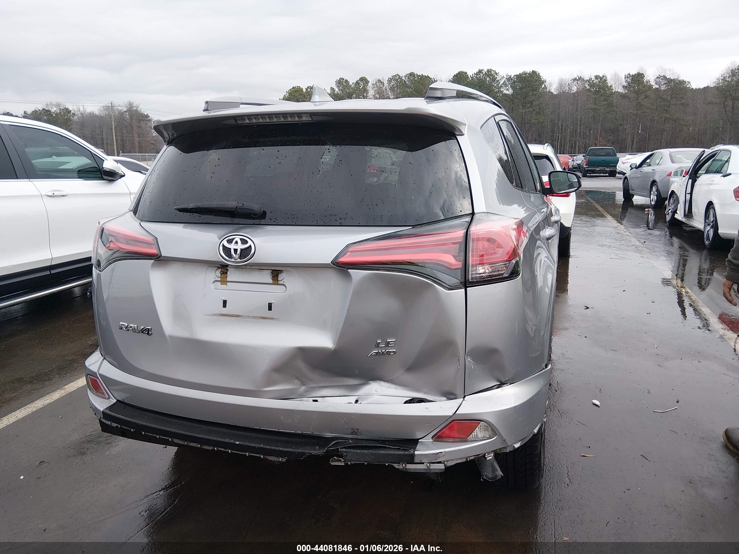 TOYOTA RAV4 image 6