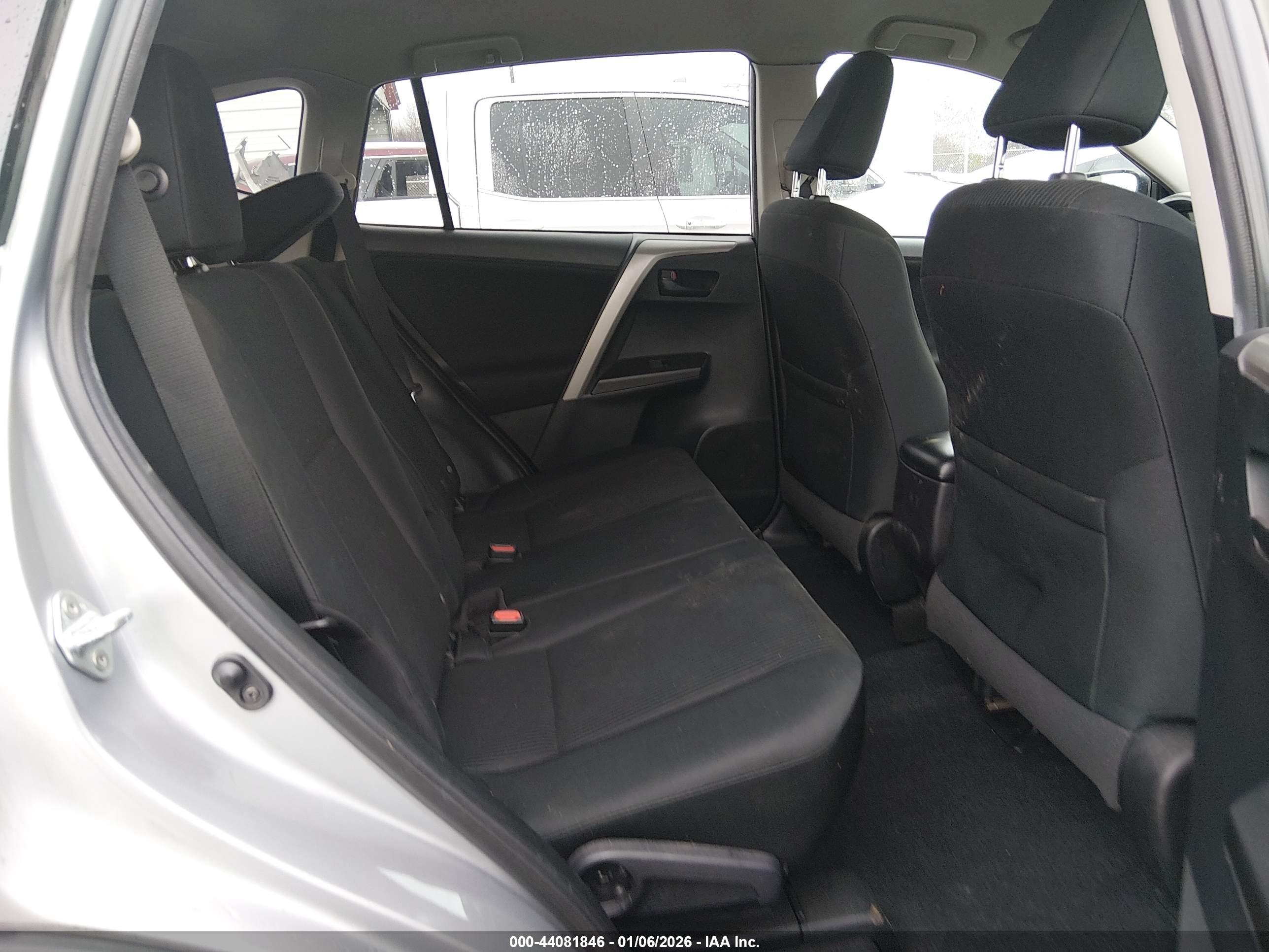 TOYOTA RAV4 image 8