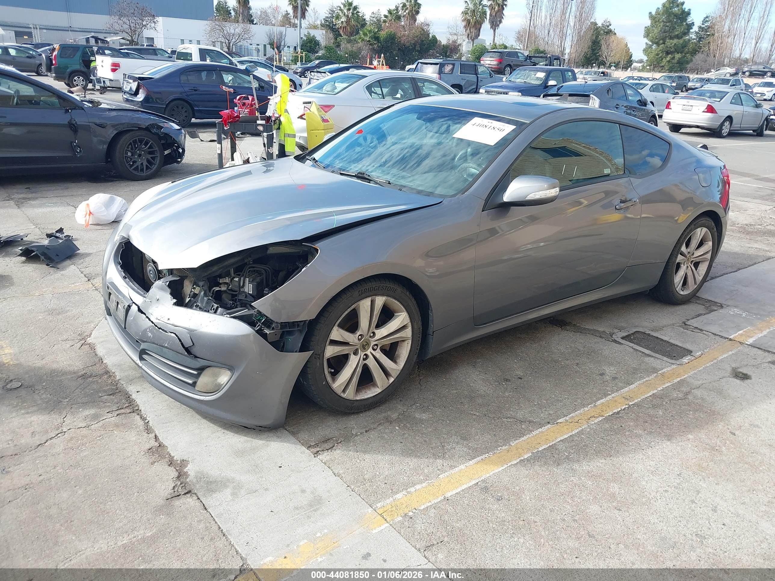 HYUNDAI GENESIS image 2