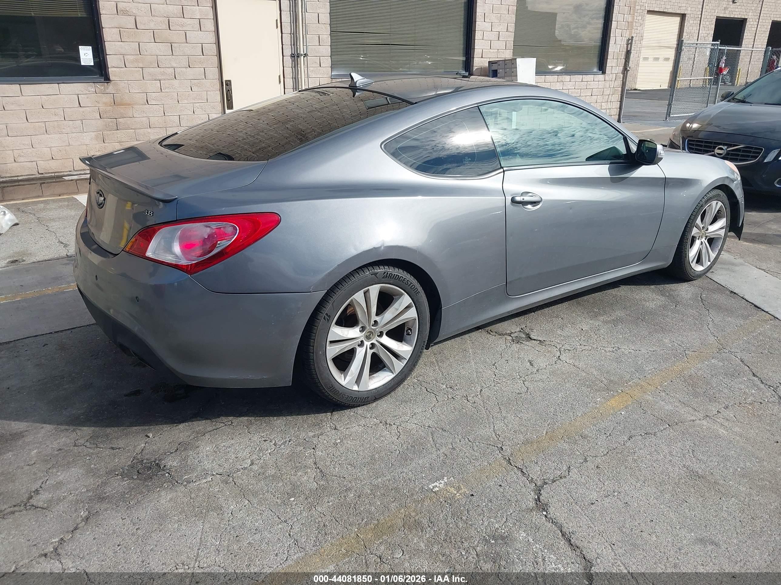 HYUNDAI GENESIS image 4