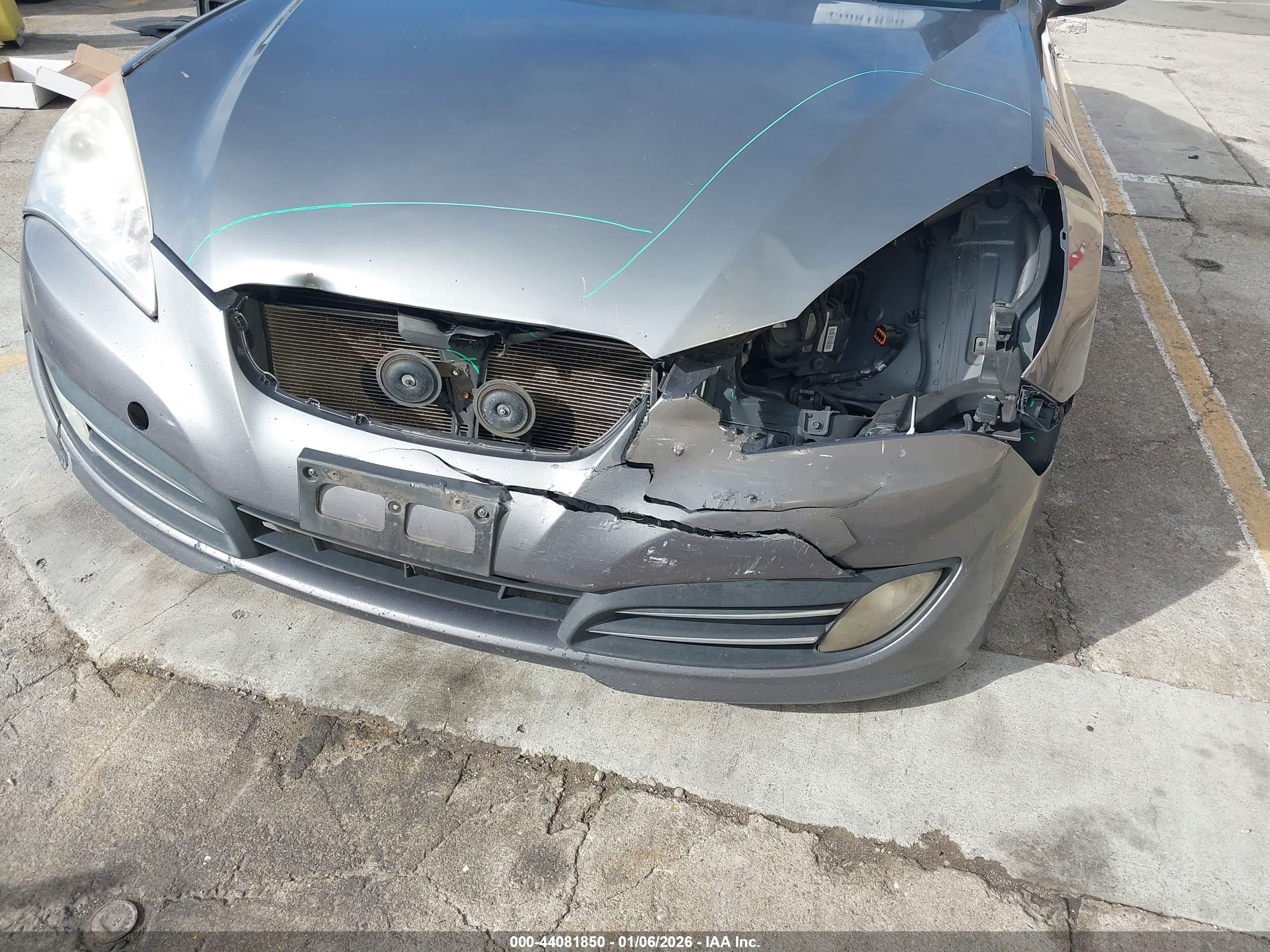 HYUNDAI GENESIS image 6