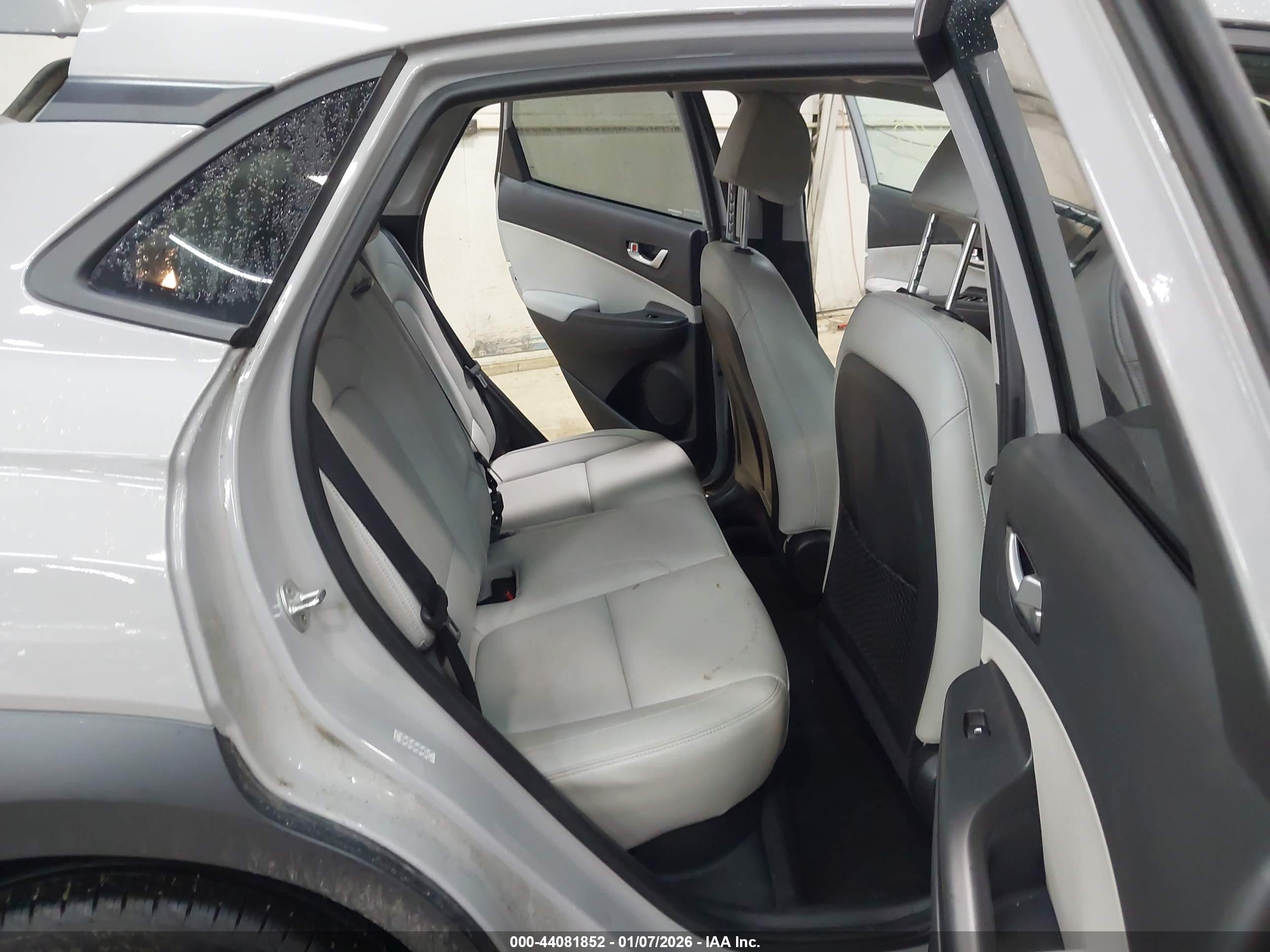 HYUNDAI KONA image 8