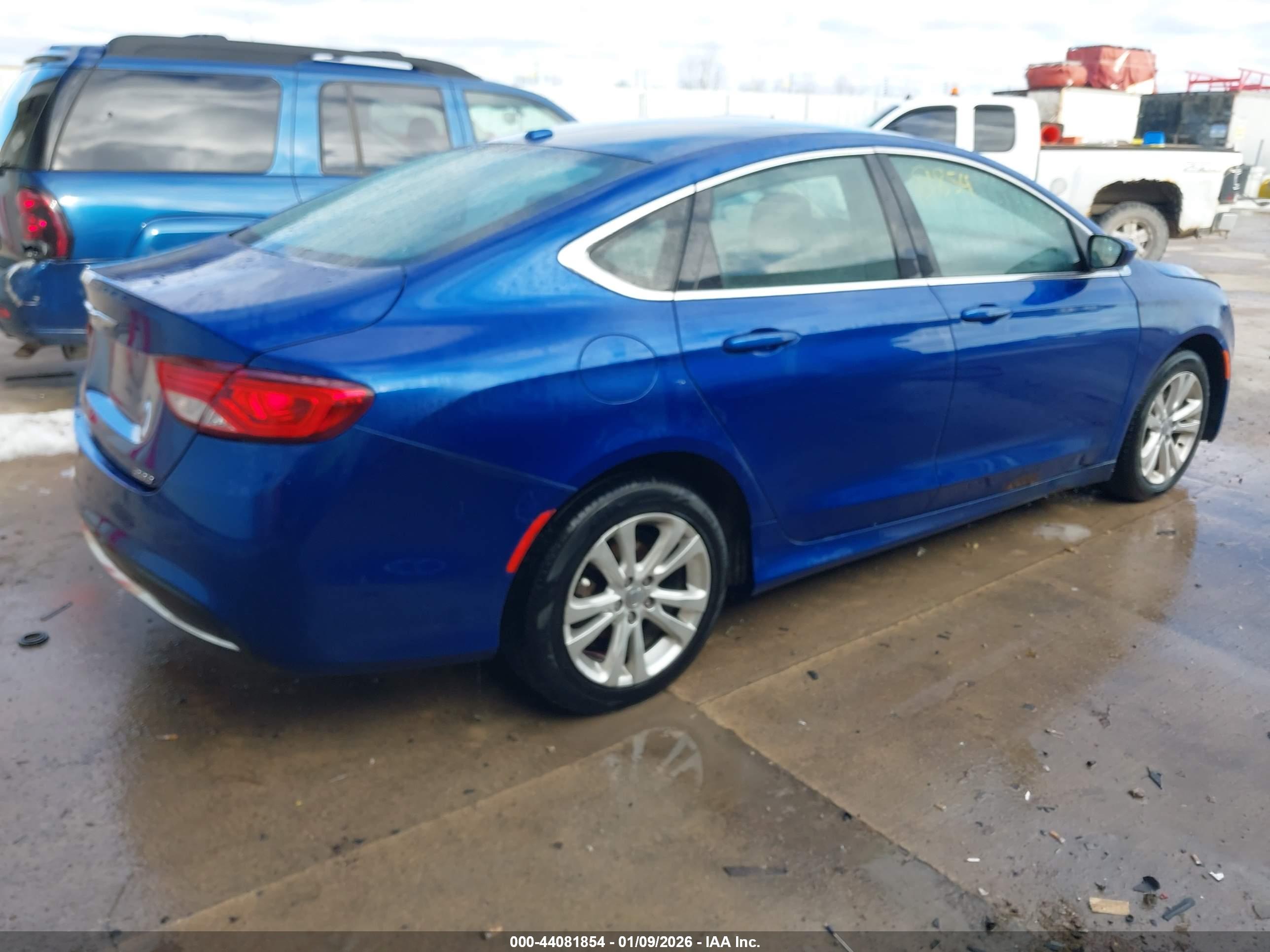 CHRYSLER 200 image 4