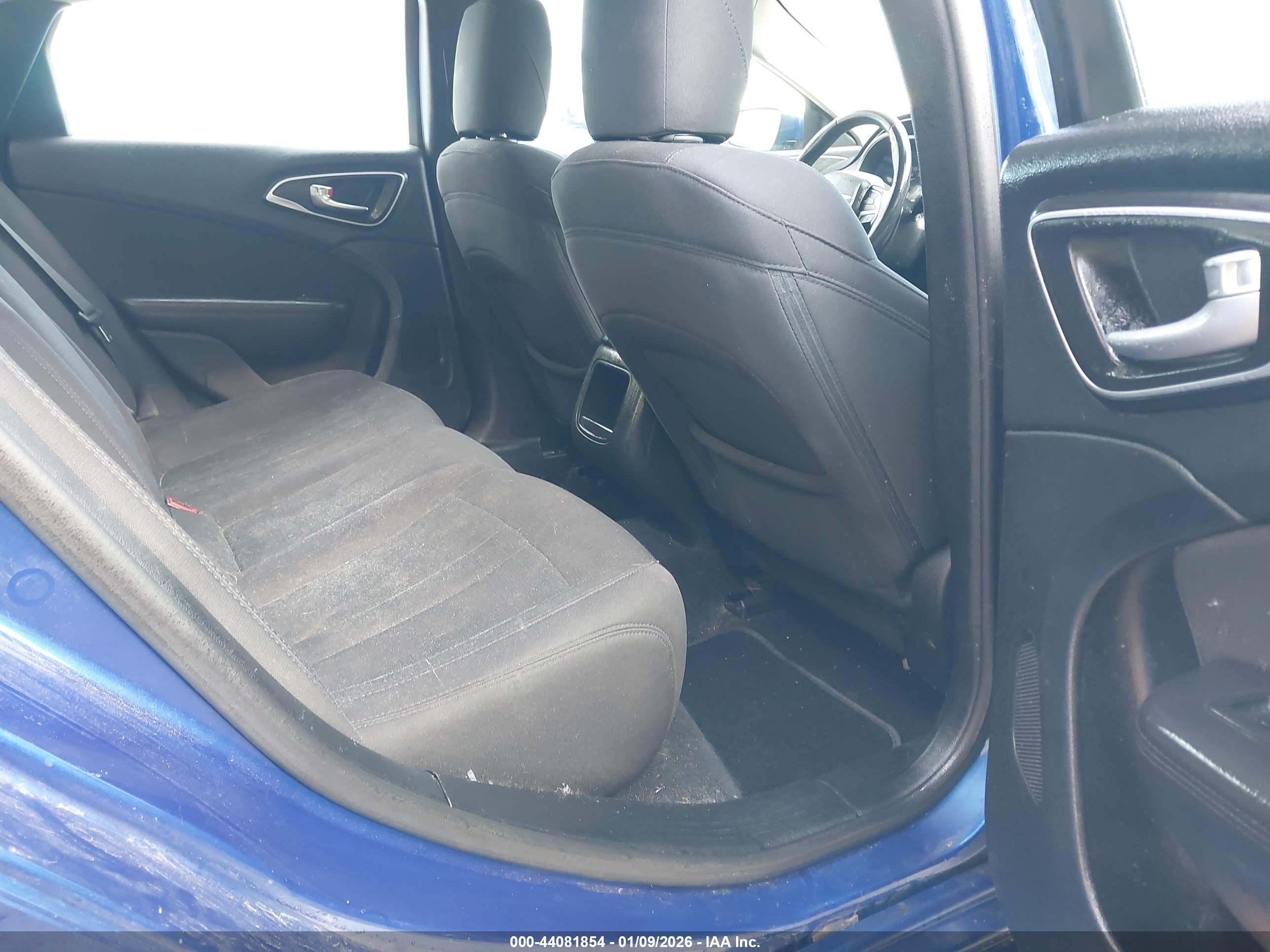 CHRYSLER 200 image 8