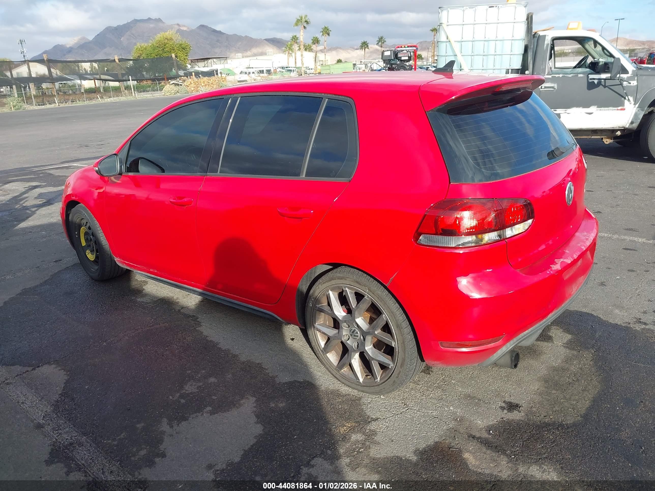 VOLKSWAGEN GTI image 3