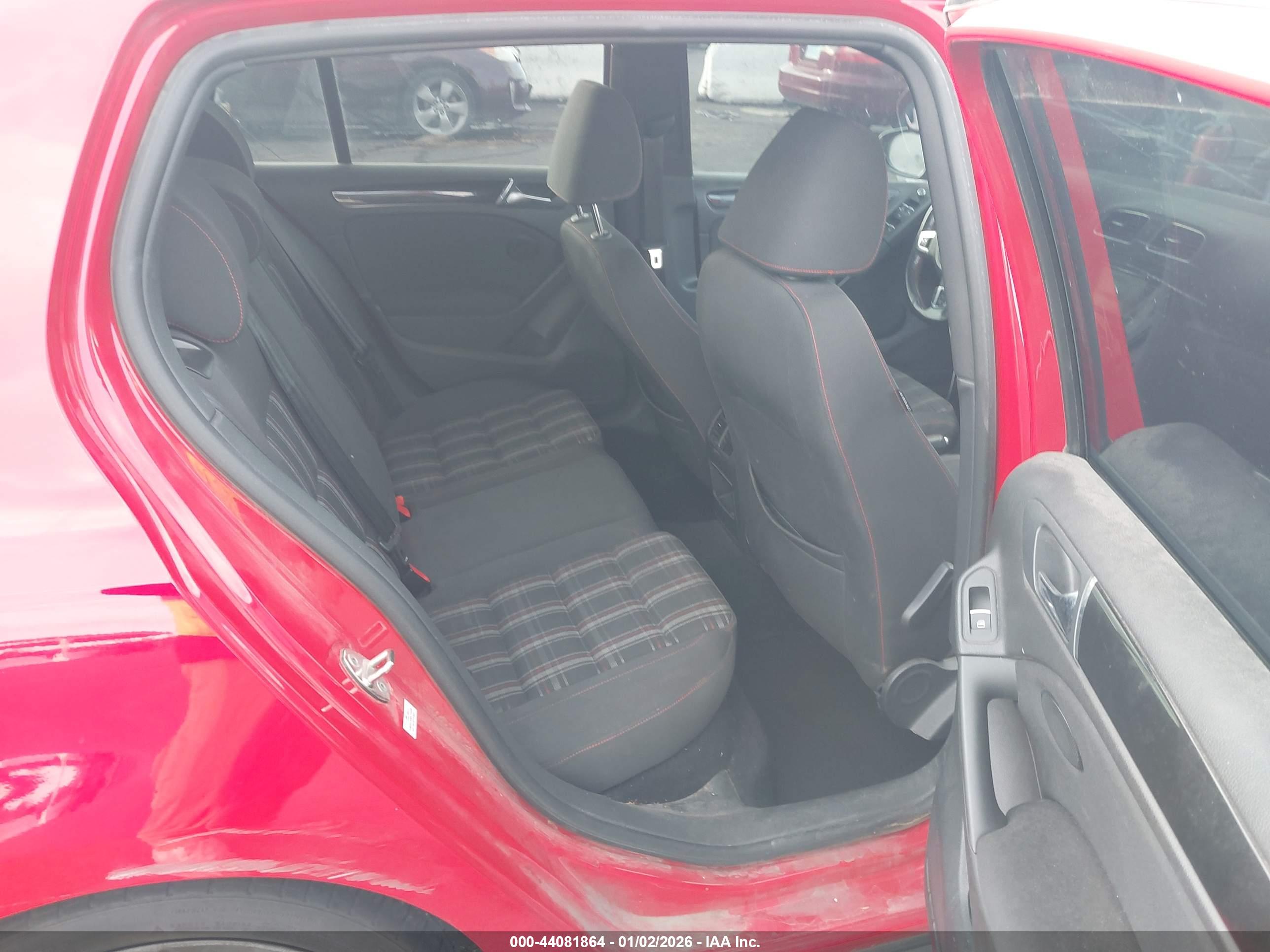 VOLKSWAGEN GTI image 8