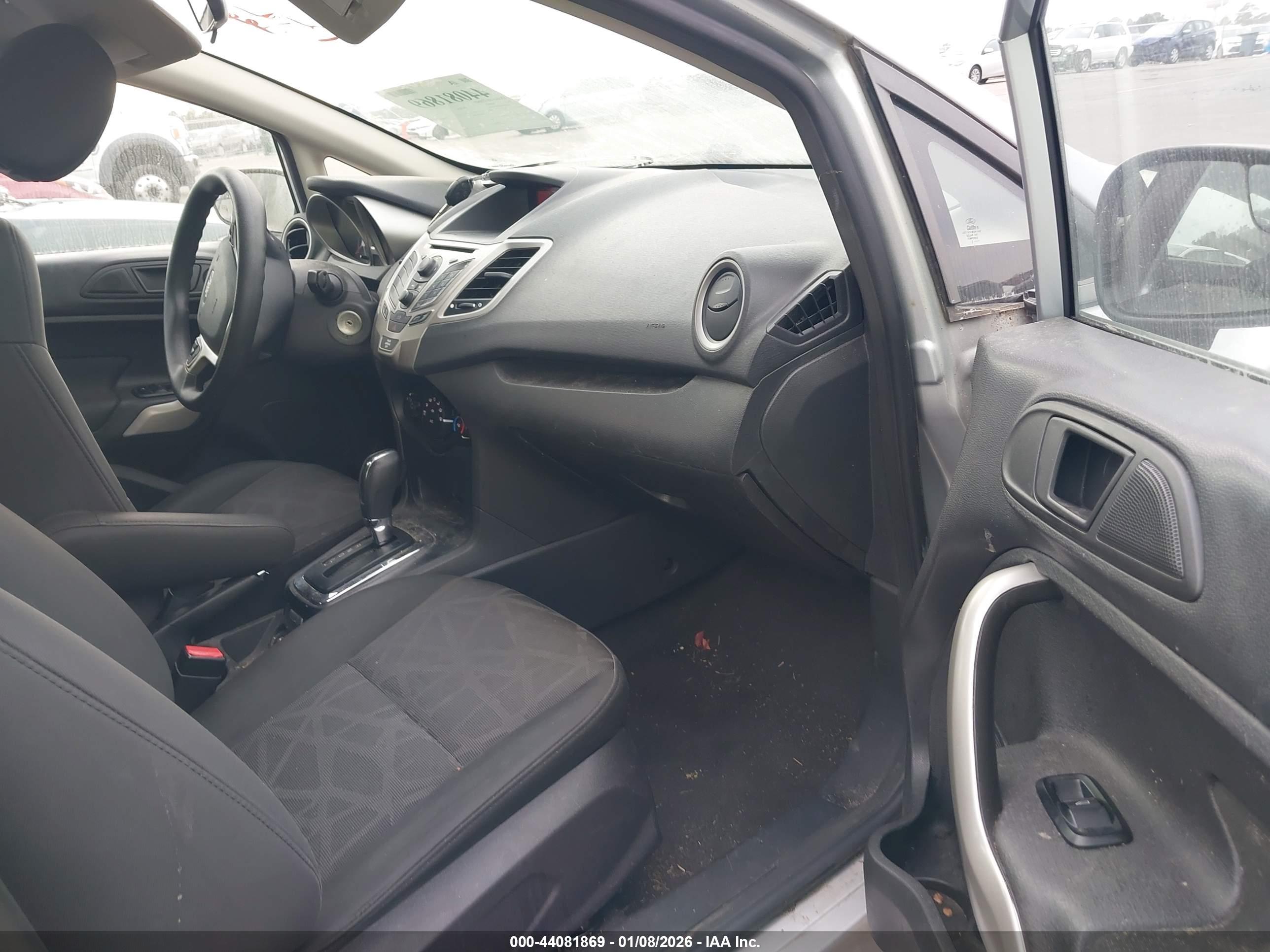 FORD FIESTA image 5