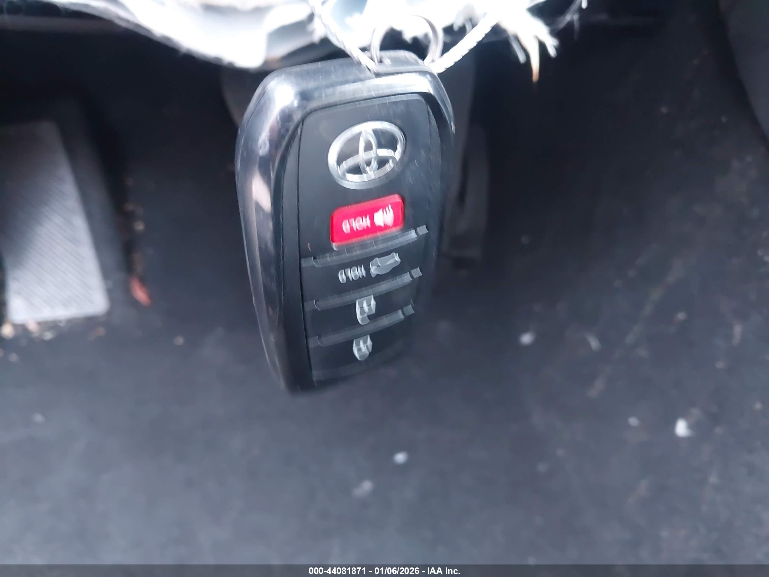 TOYOTA CAMRY image 11
