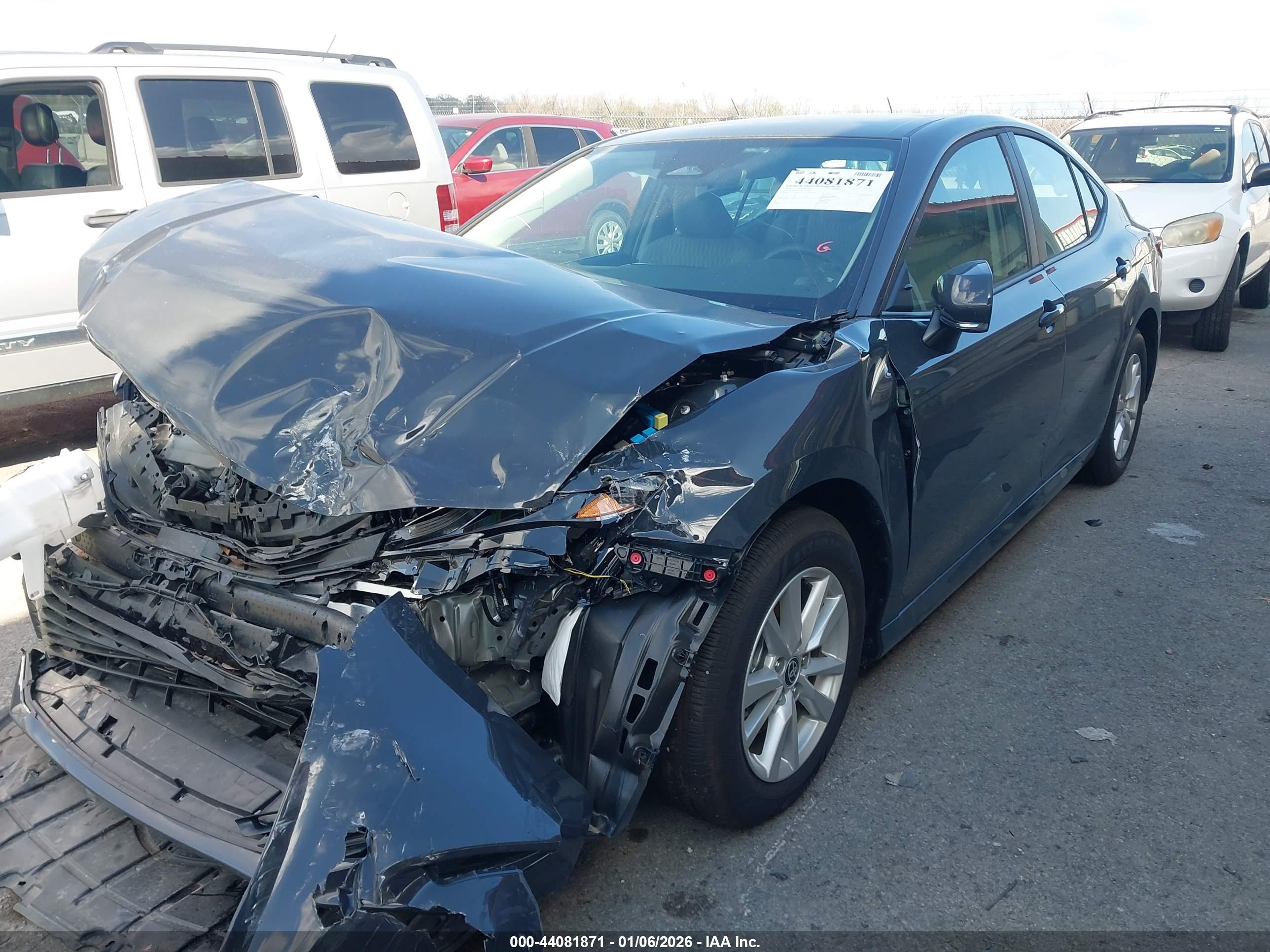 TOYOTA CAMRY image 2