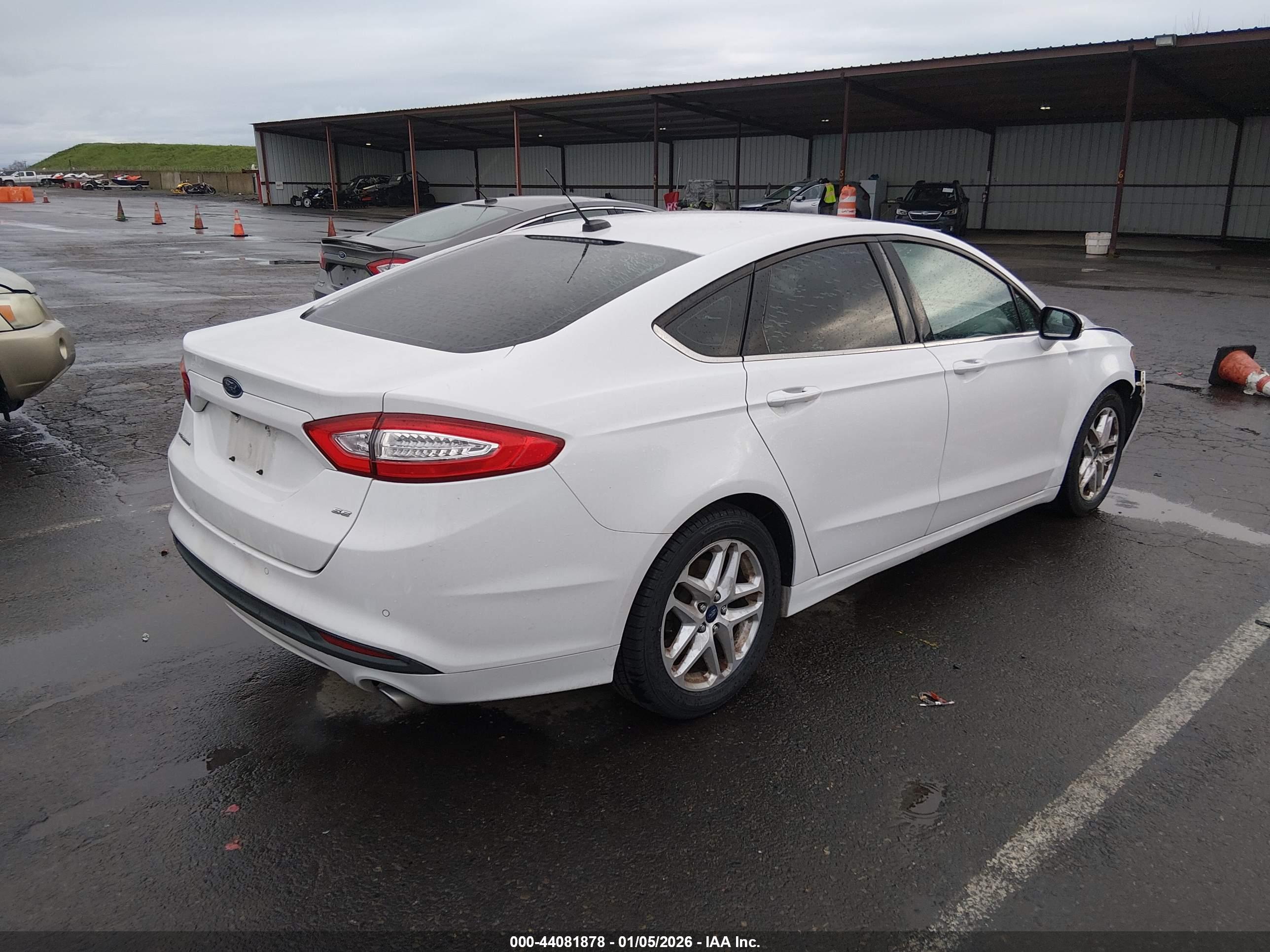 FORD FUSION image 4