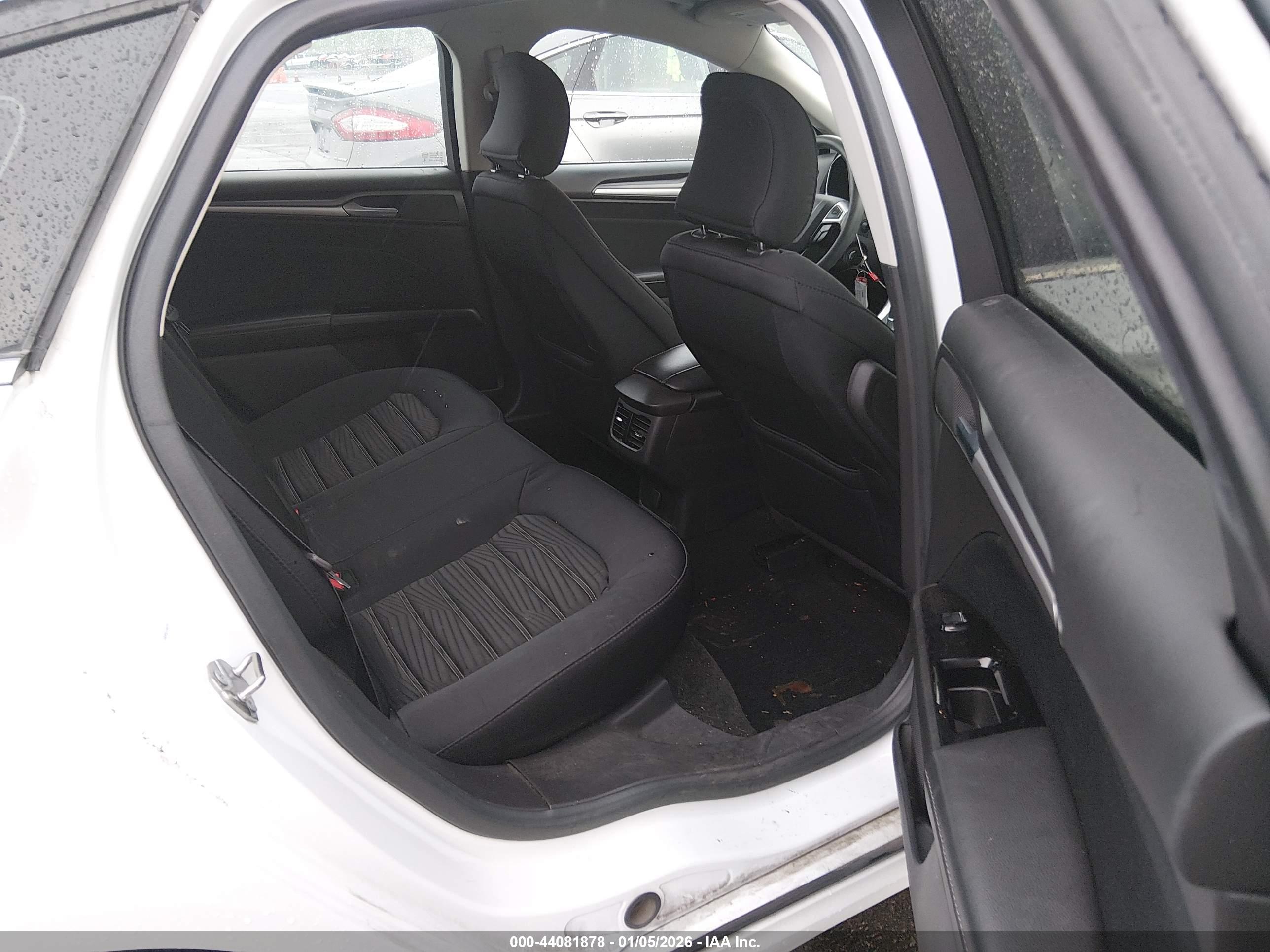 FORD FUSION image 8