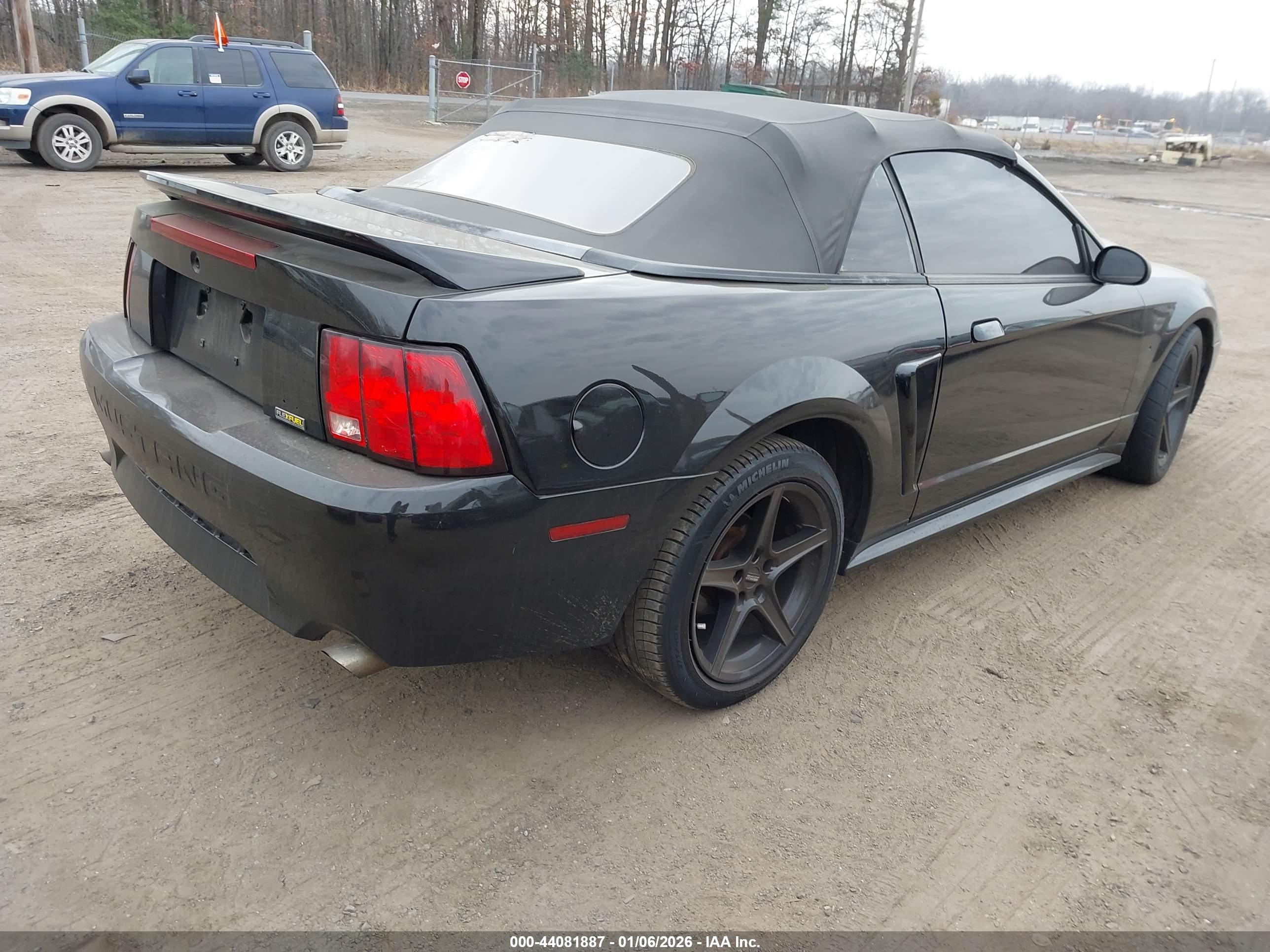 FORD MUSTANG image 4