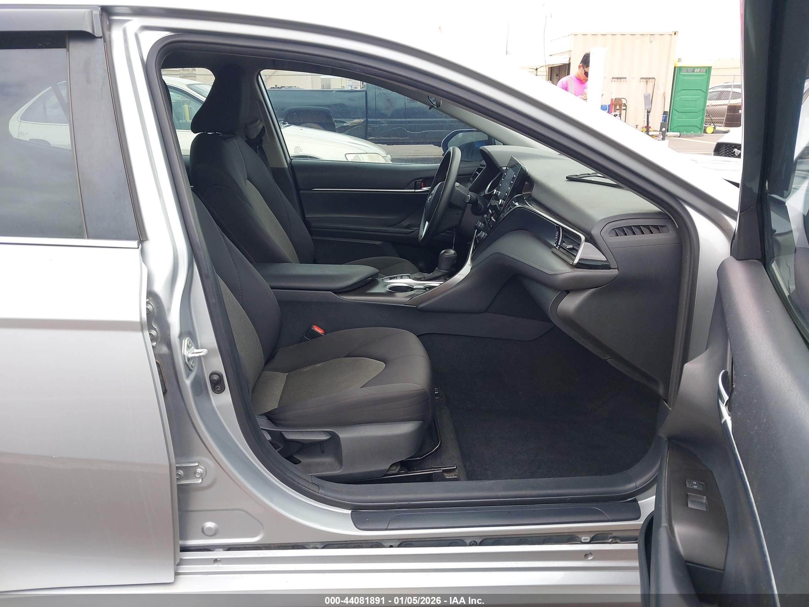 TOYOTA CAMRY image 5