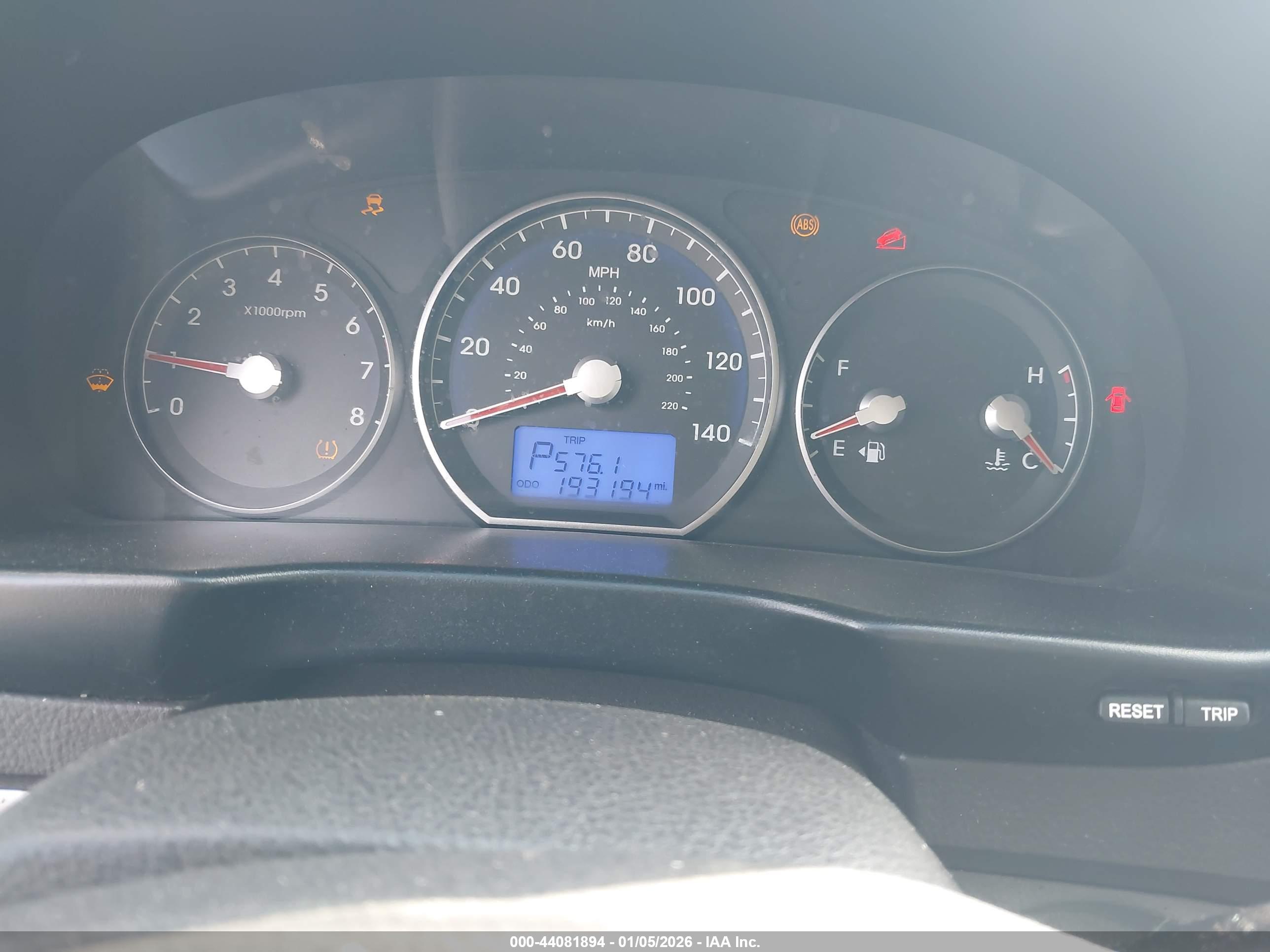 HYUNDAI SANTA image 7