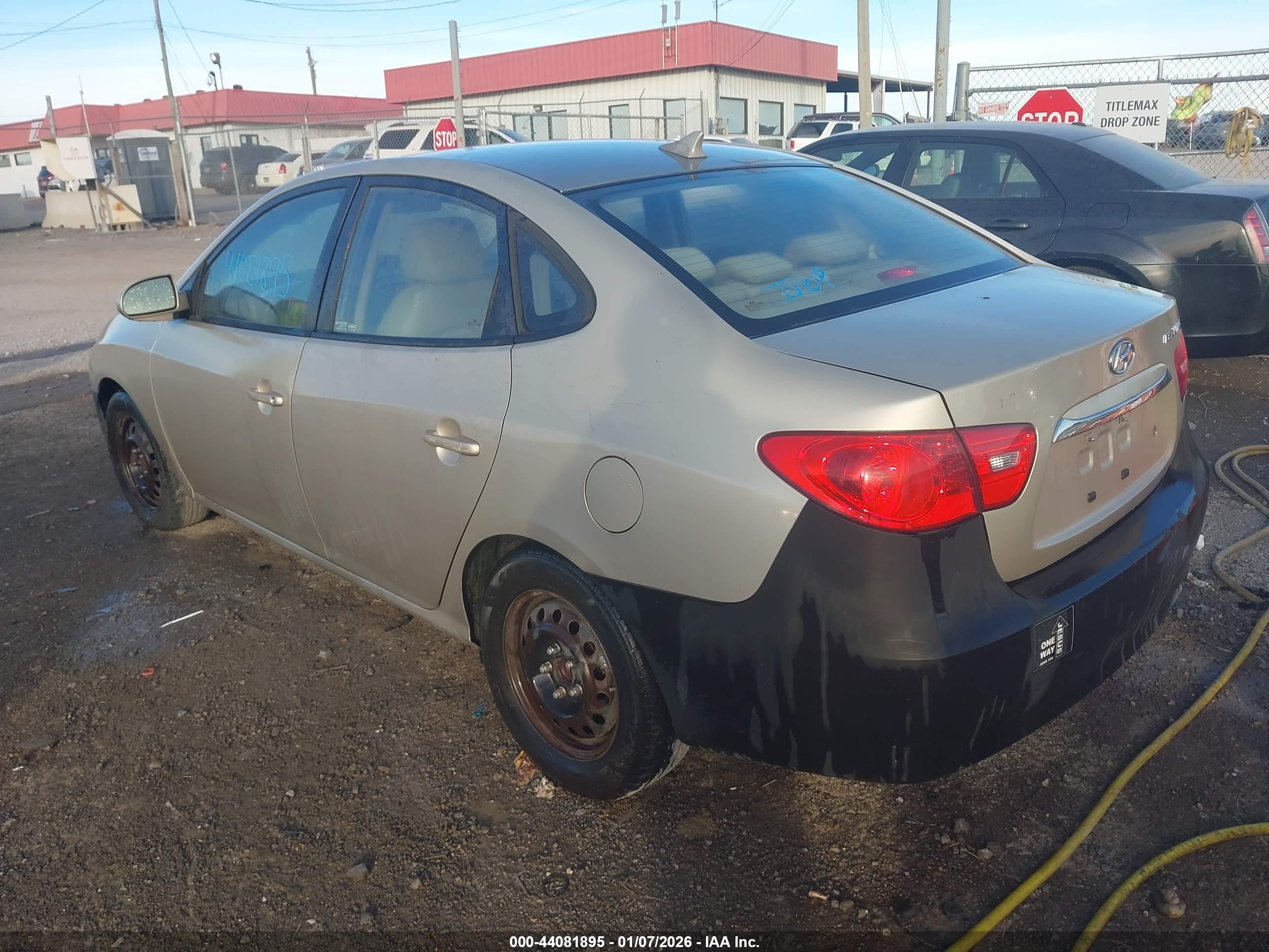 HYUNDAI ELANTRA image 3