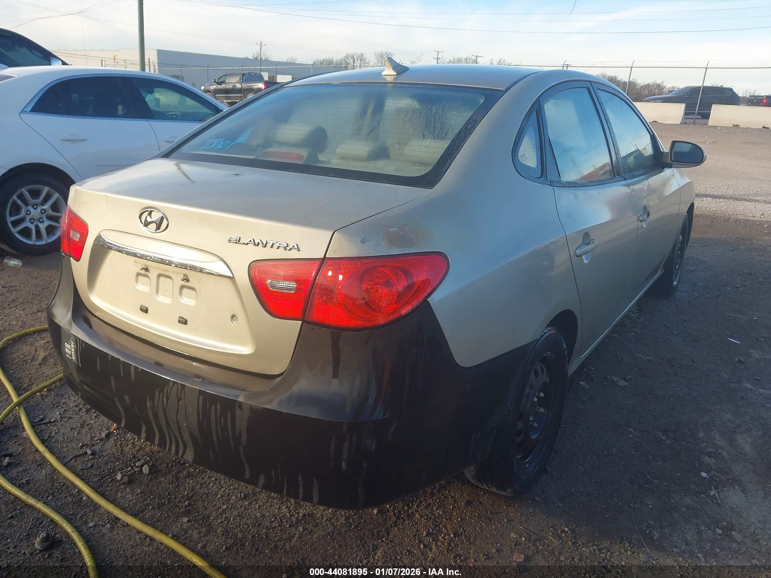 HYUNDAI ELANTRA image 4
