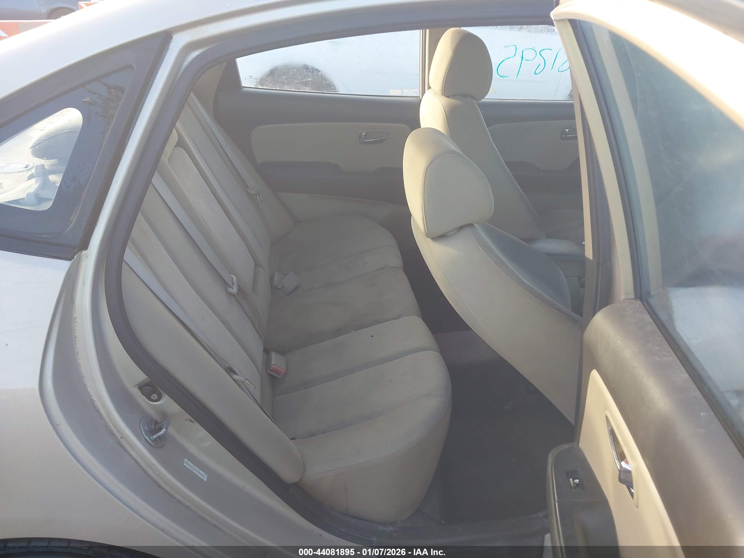 HYUNDAI ELANTRA image 8