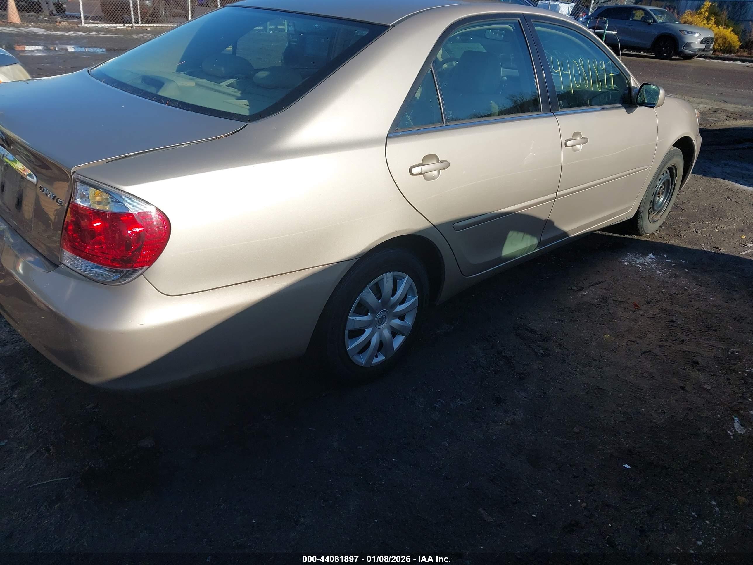 TOYOTA CAMRY image 4
