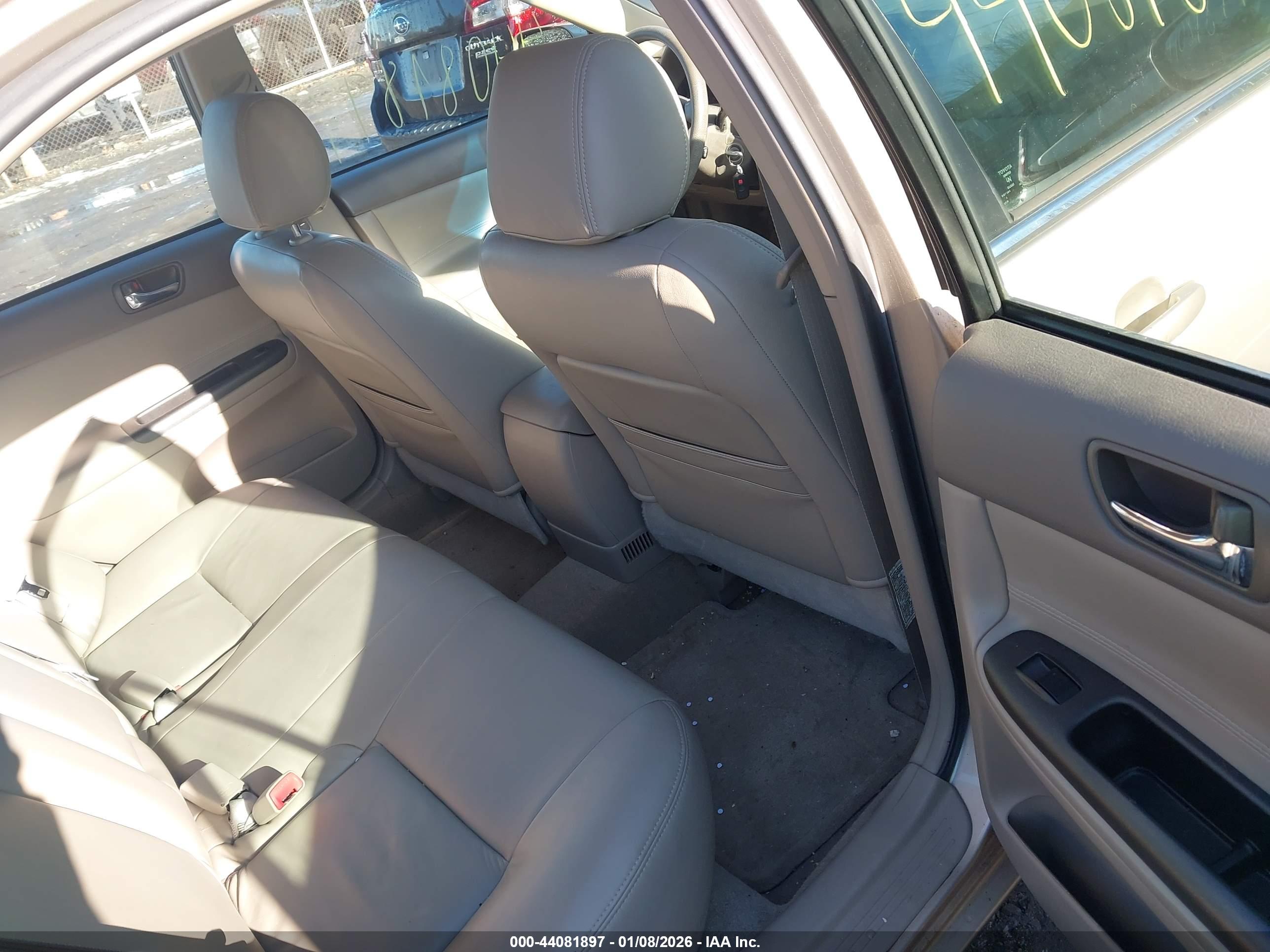 TOYOTA CAMRY image 8