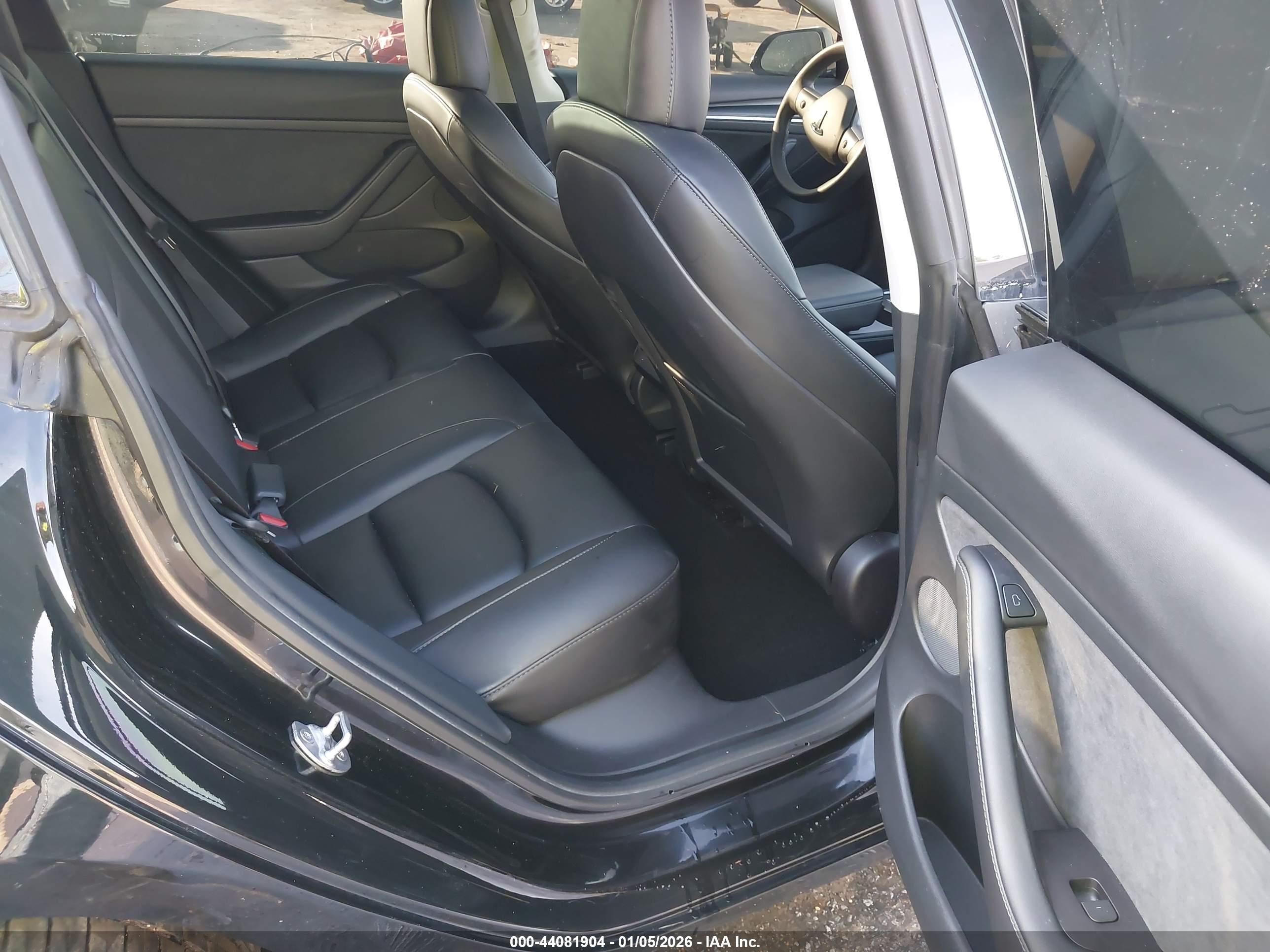 TESLA MODEL image 8
