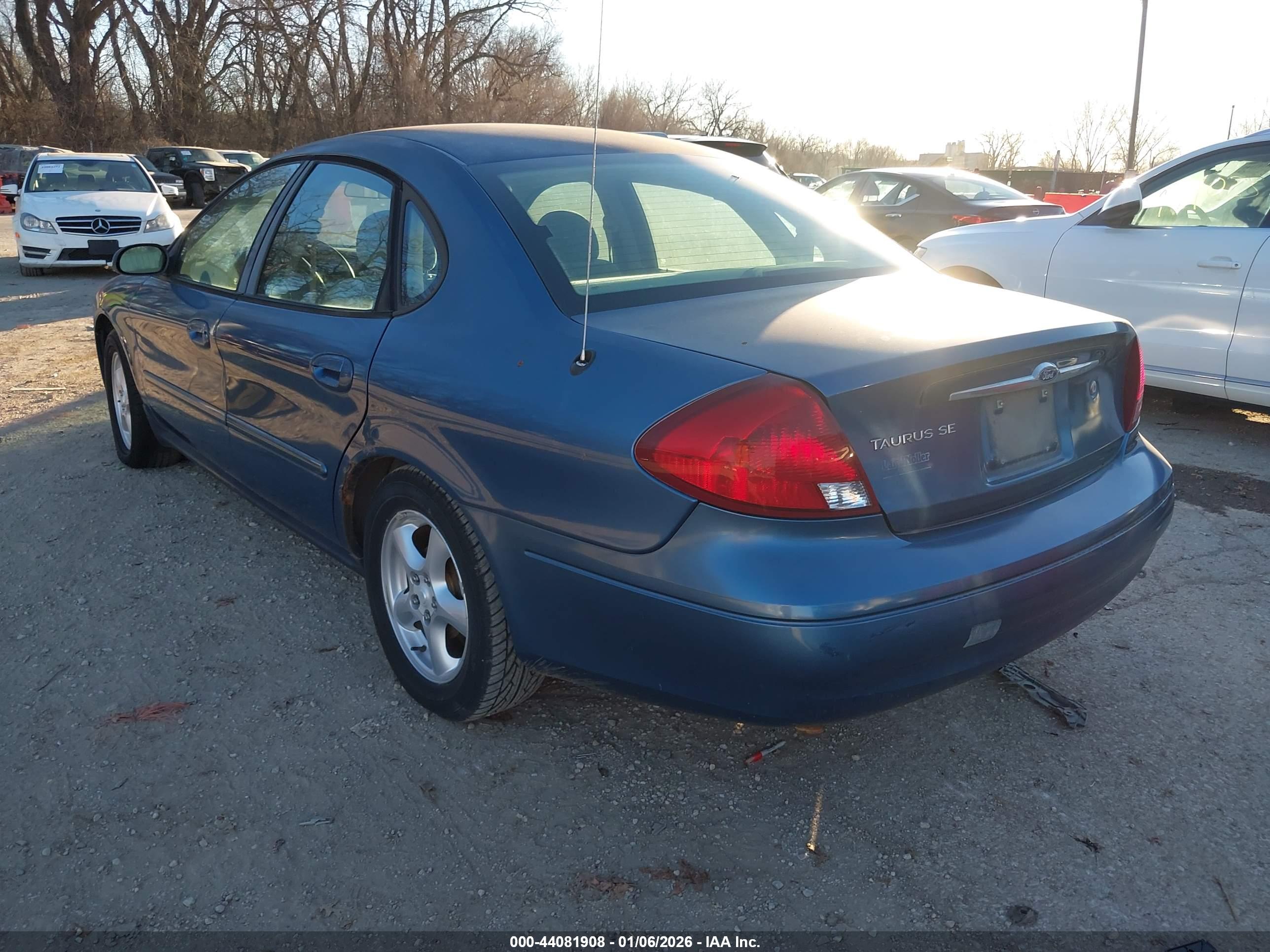 FORD TAURUS image 3