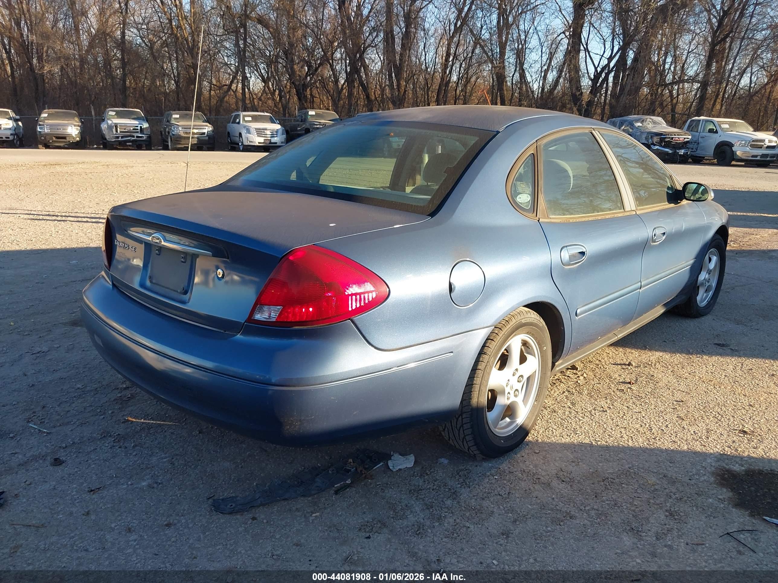 FORD TAURUS image 4