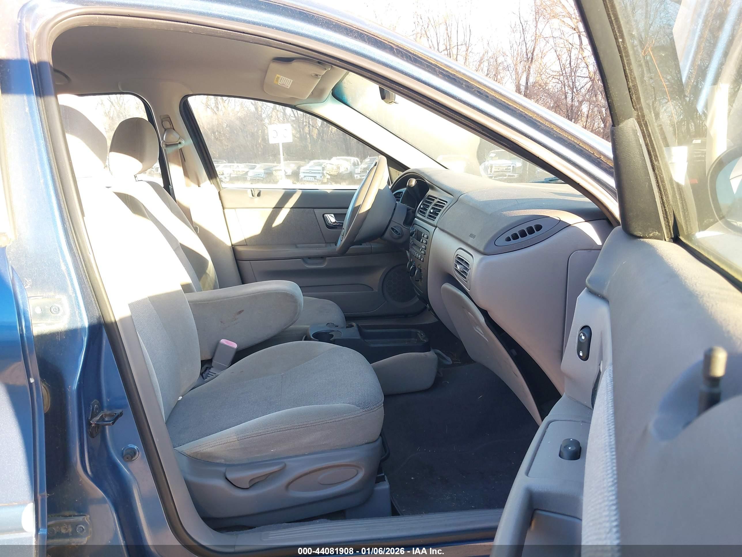 FORD TAURUS image 5