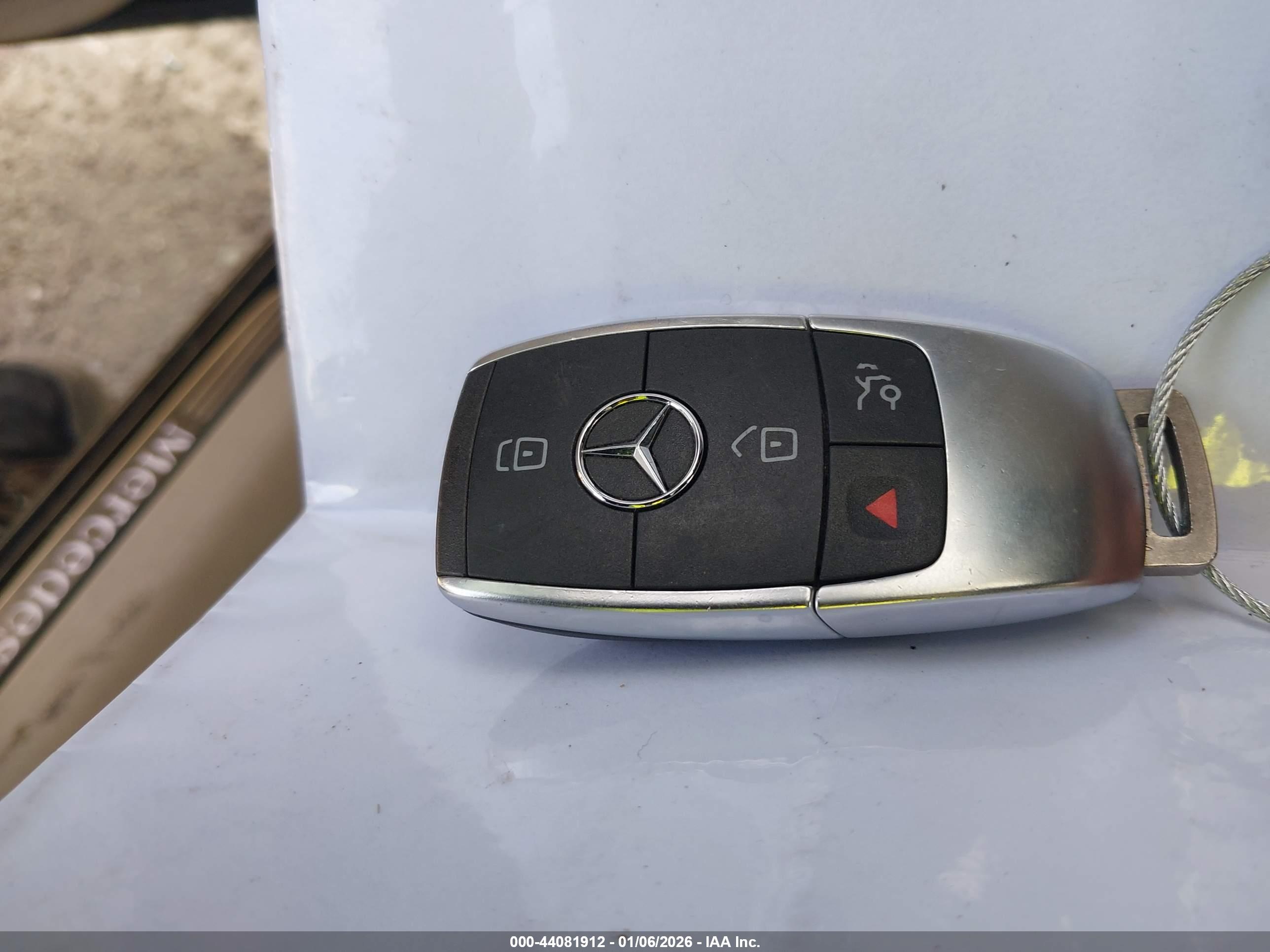 MERCEDES-BENZ GLC image 11