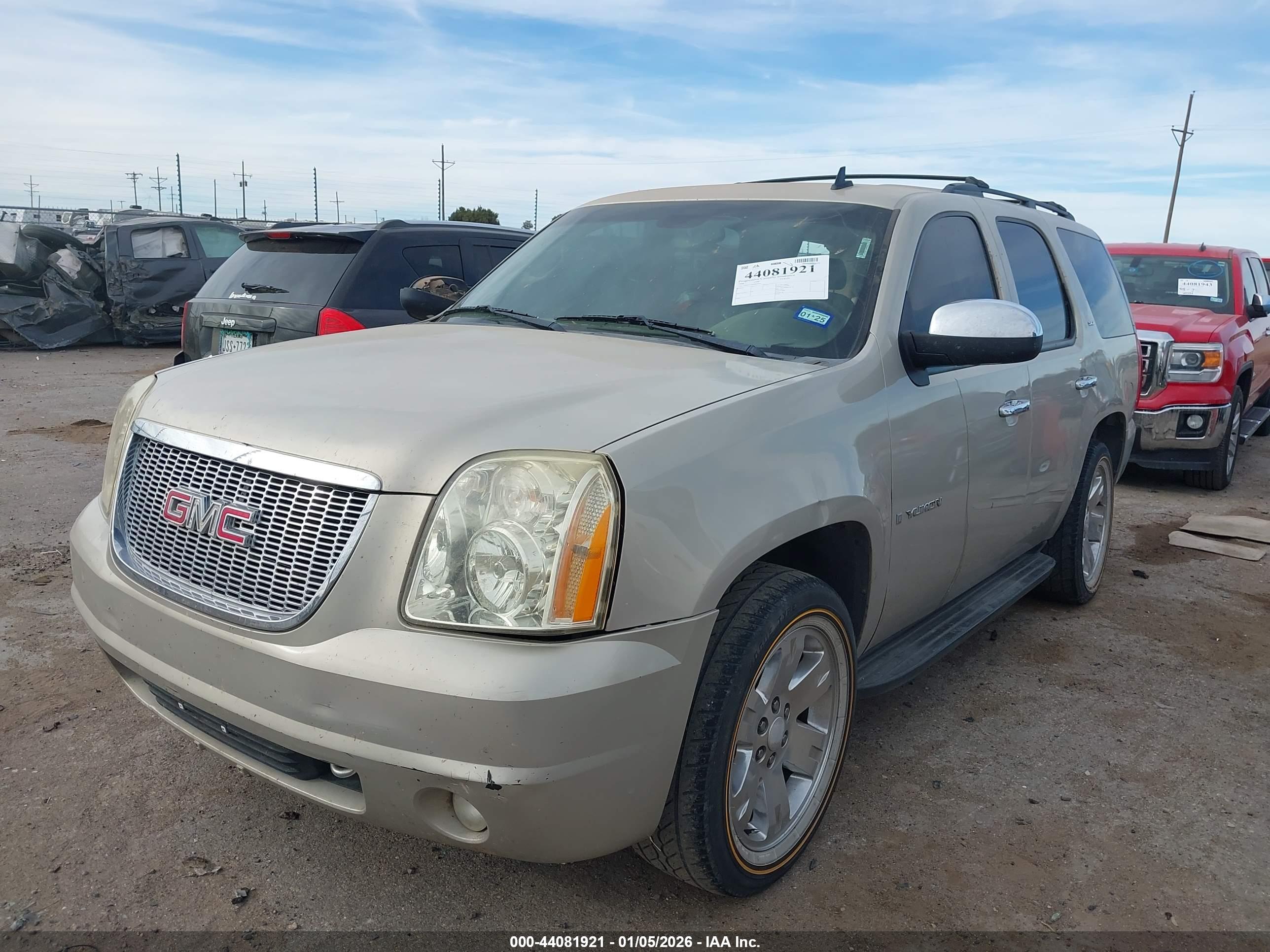GMC YUKON image 2