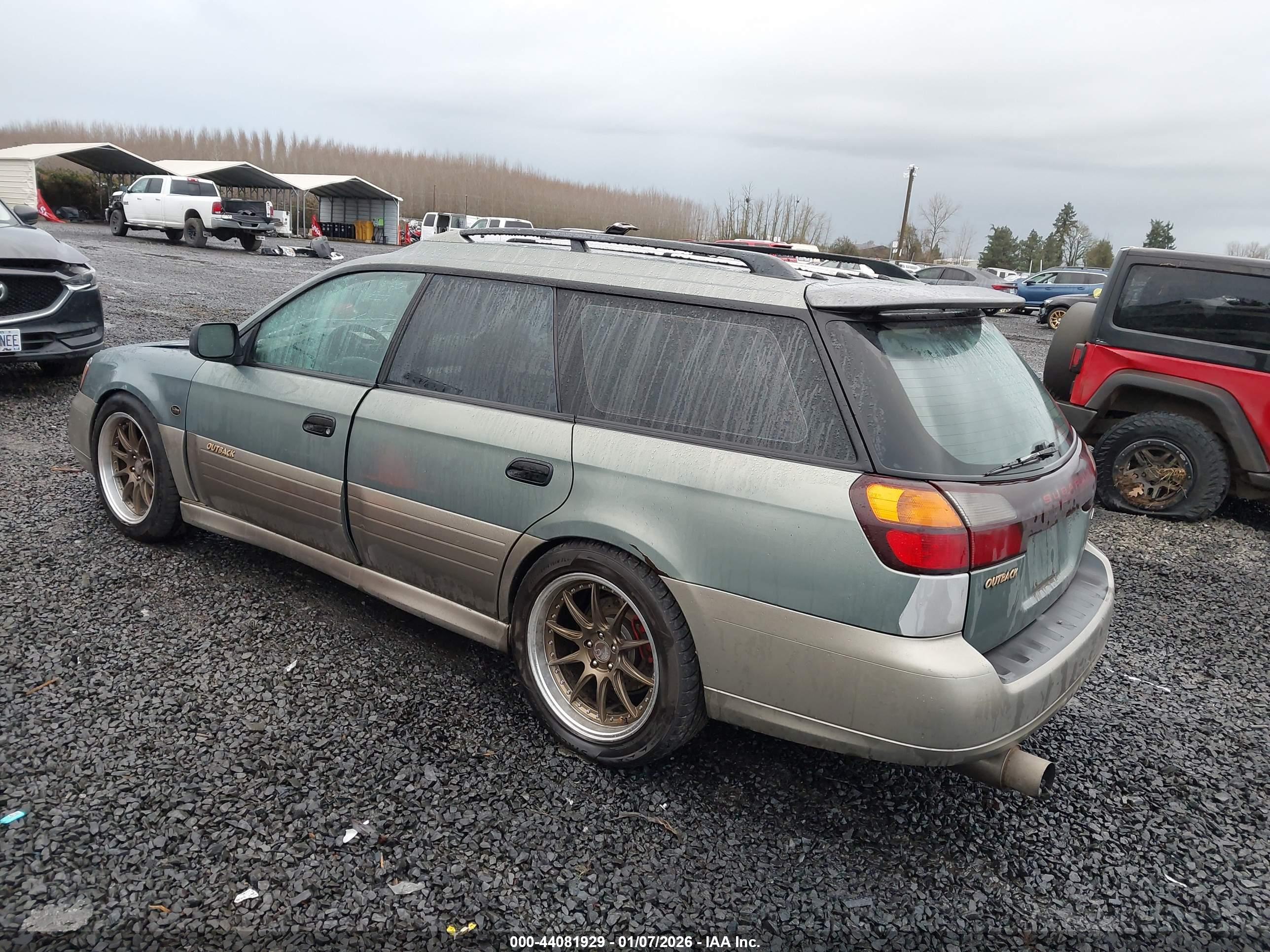 SUBARU OUTBACK image 3