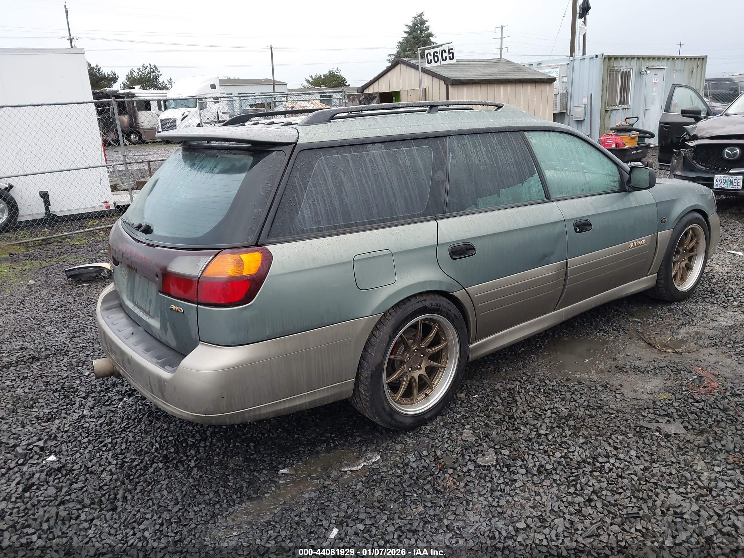 SUBARU OUTBACK image 4