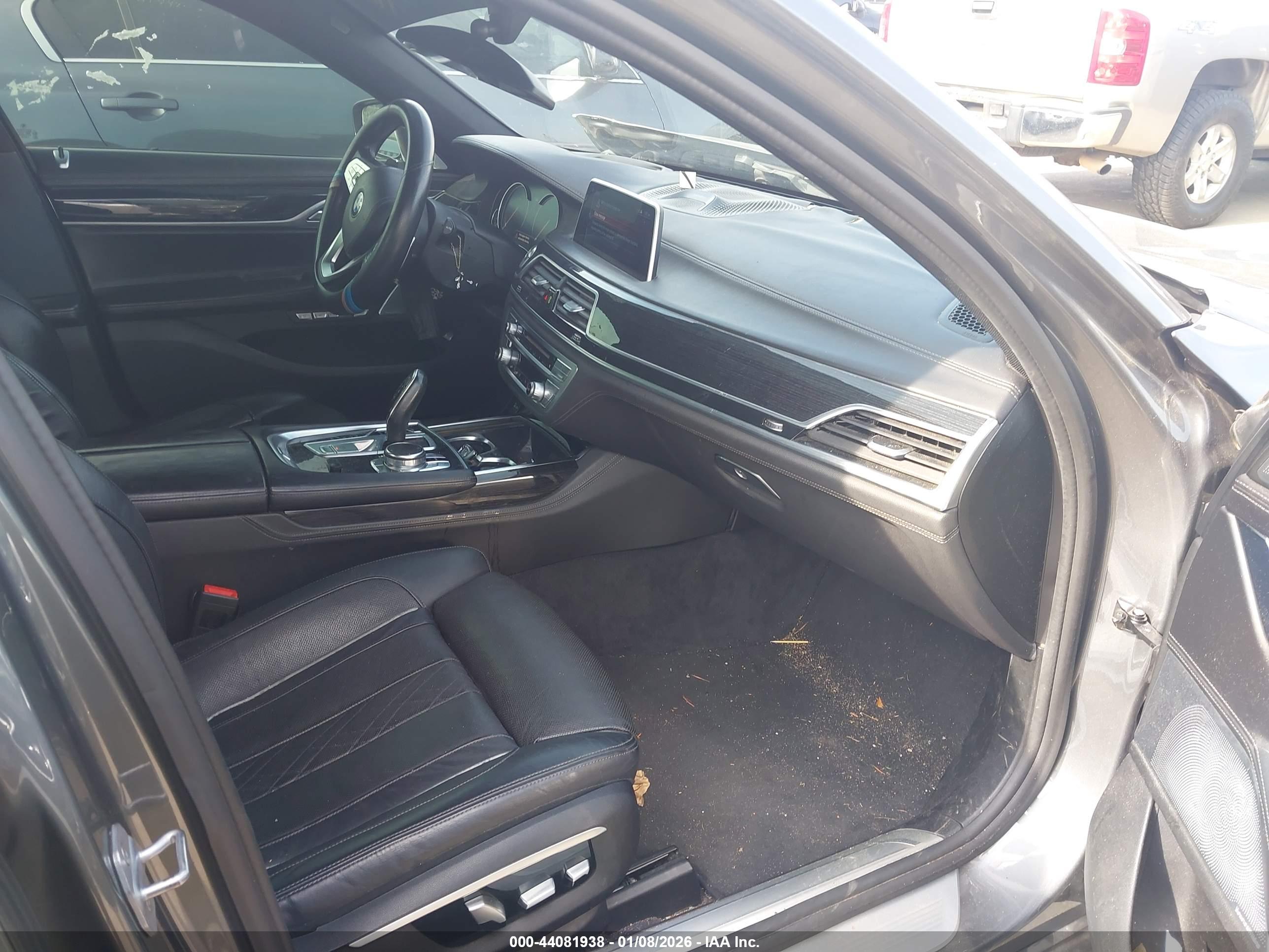 BMW 750I image 5