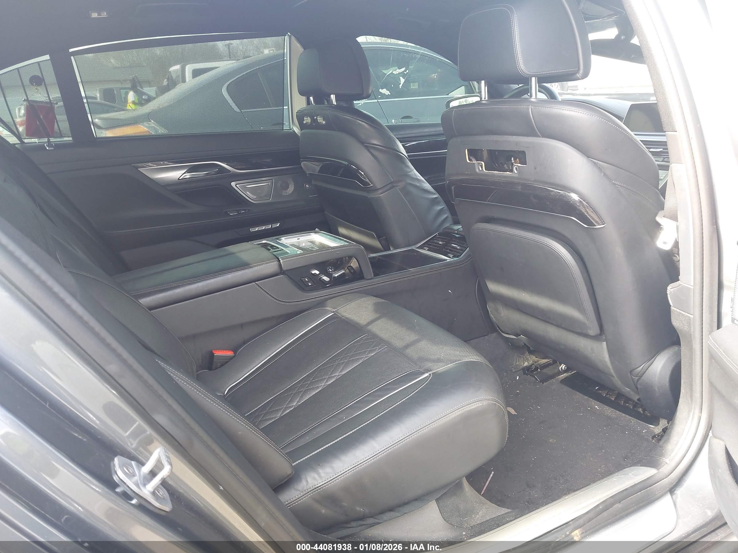 BMW 750I image 8