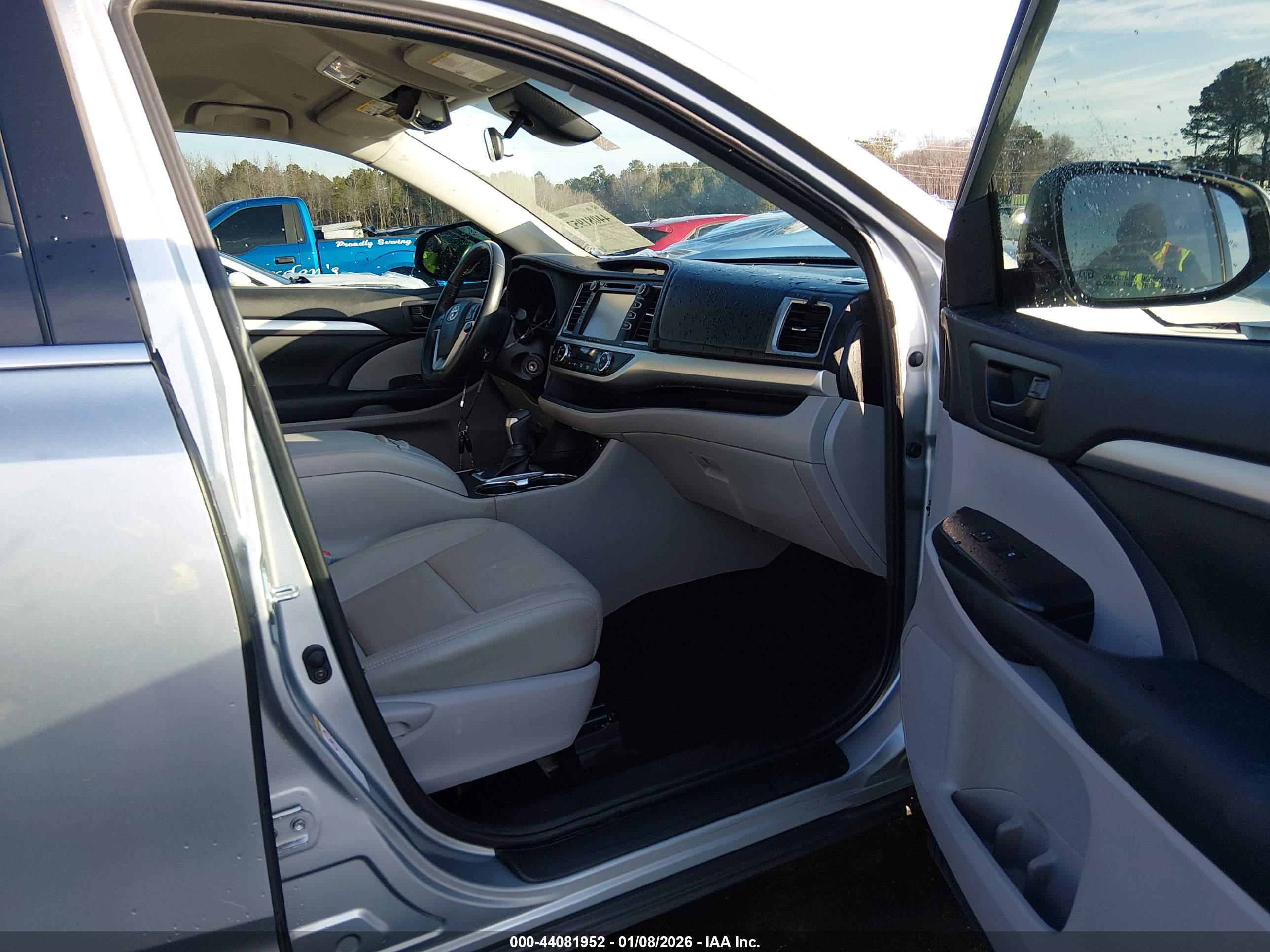 TOYOTA HIGHLANDER image 5