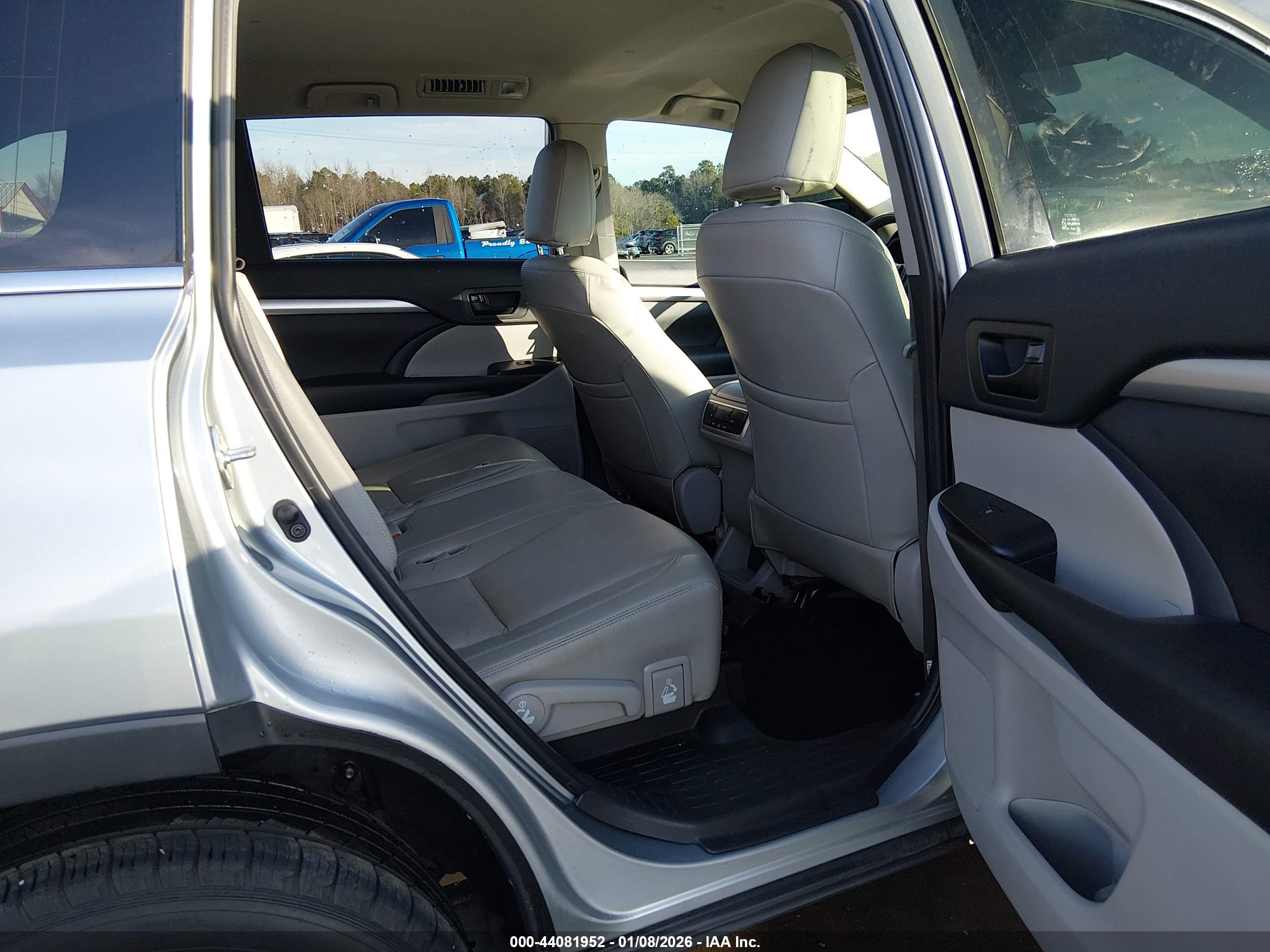 TOYOTA HIGHLANDER image 8