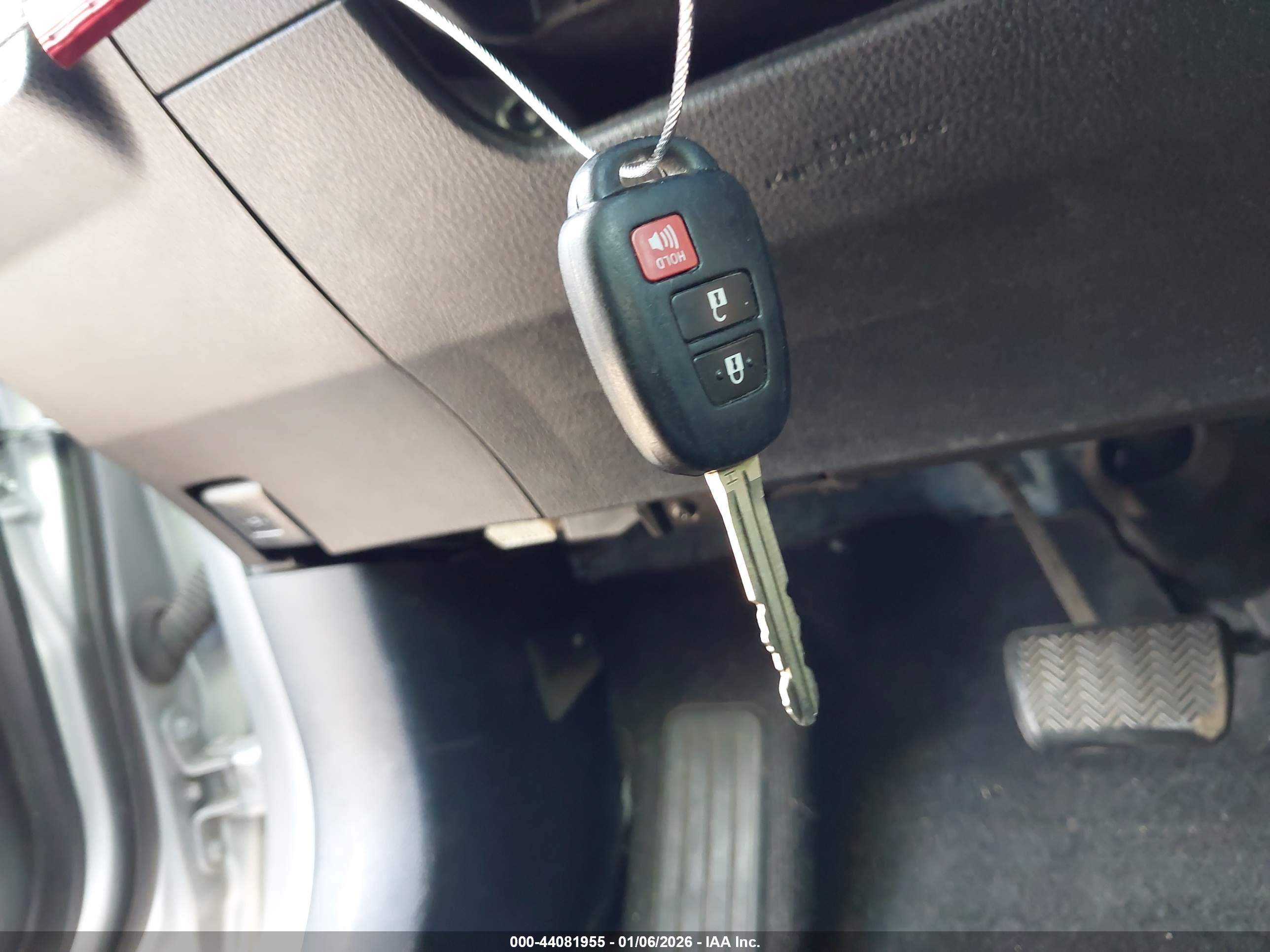 TOYOTA RAV4 image 11