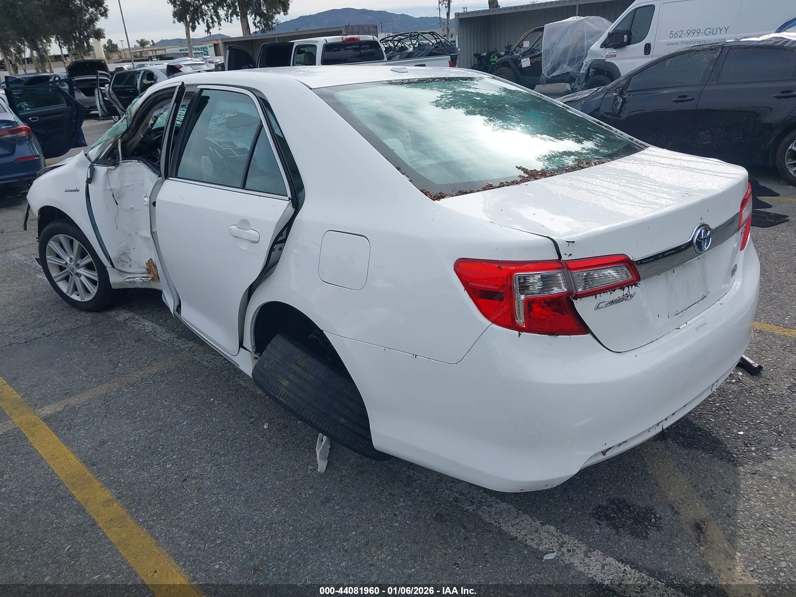 TOYOTA CAMRY image 3