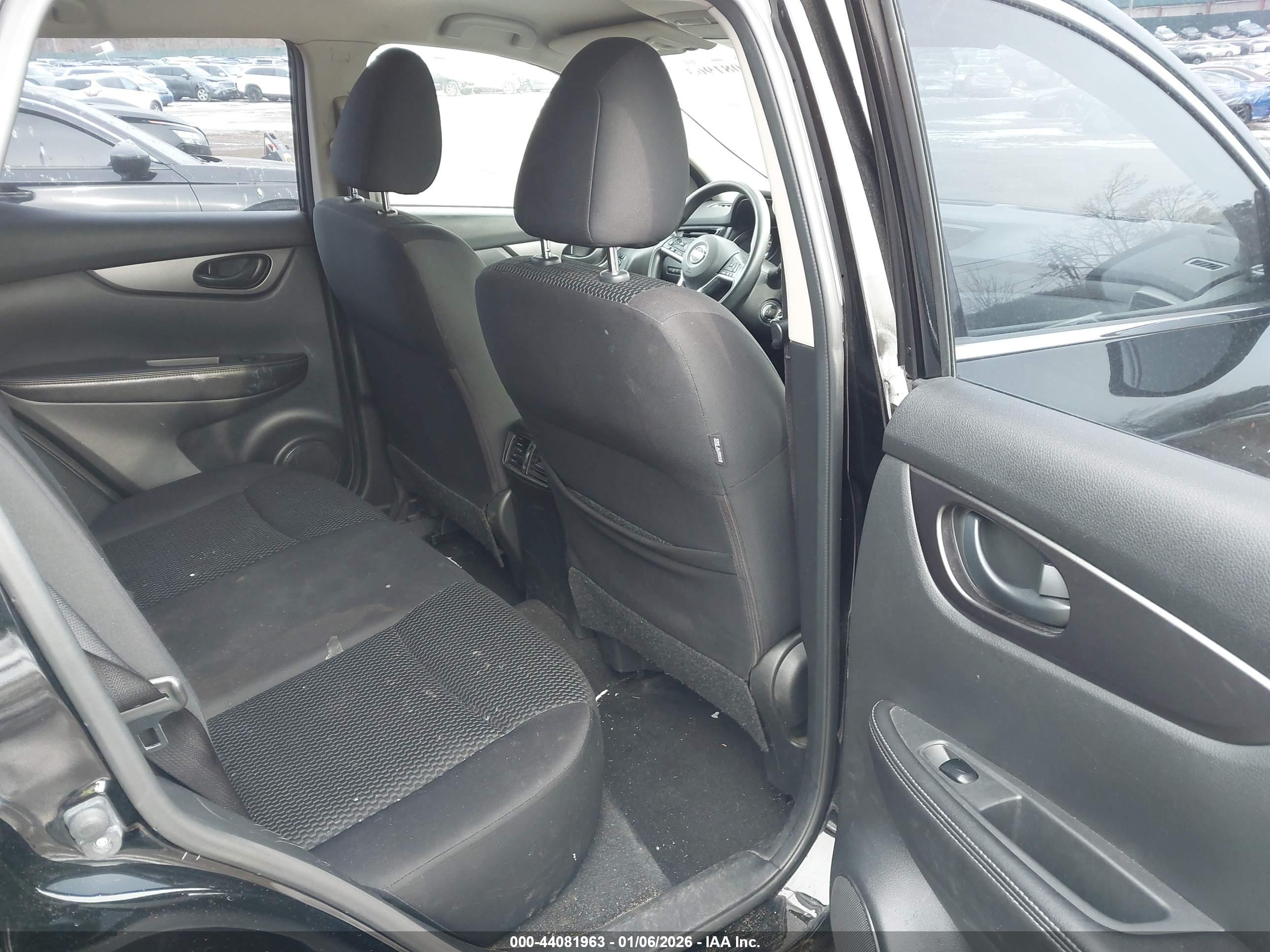 NISSAN ROGUE image 8