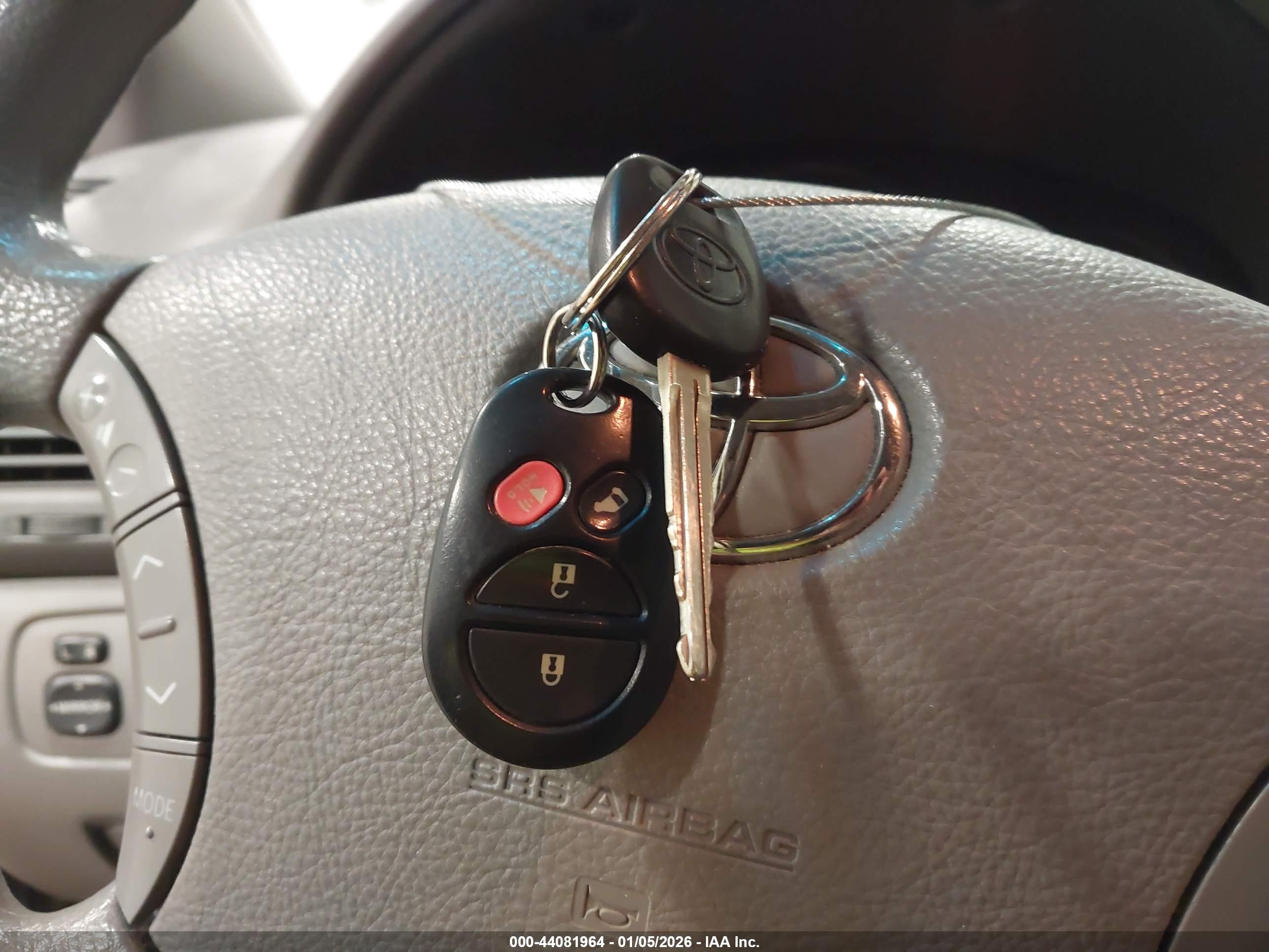 TOYOTA SIENNA image 11
