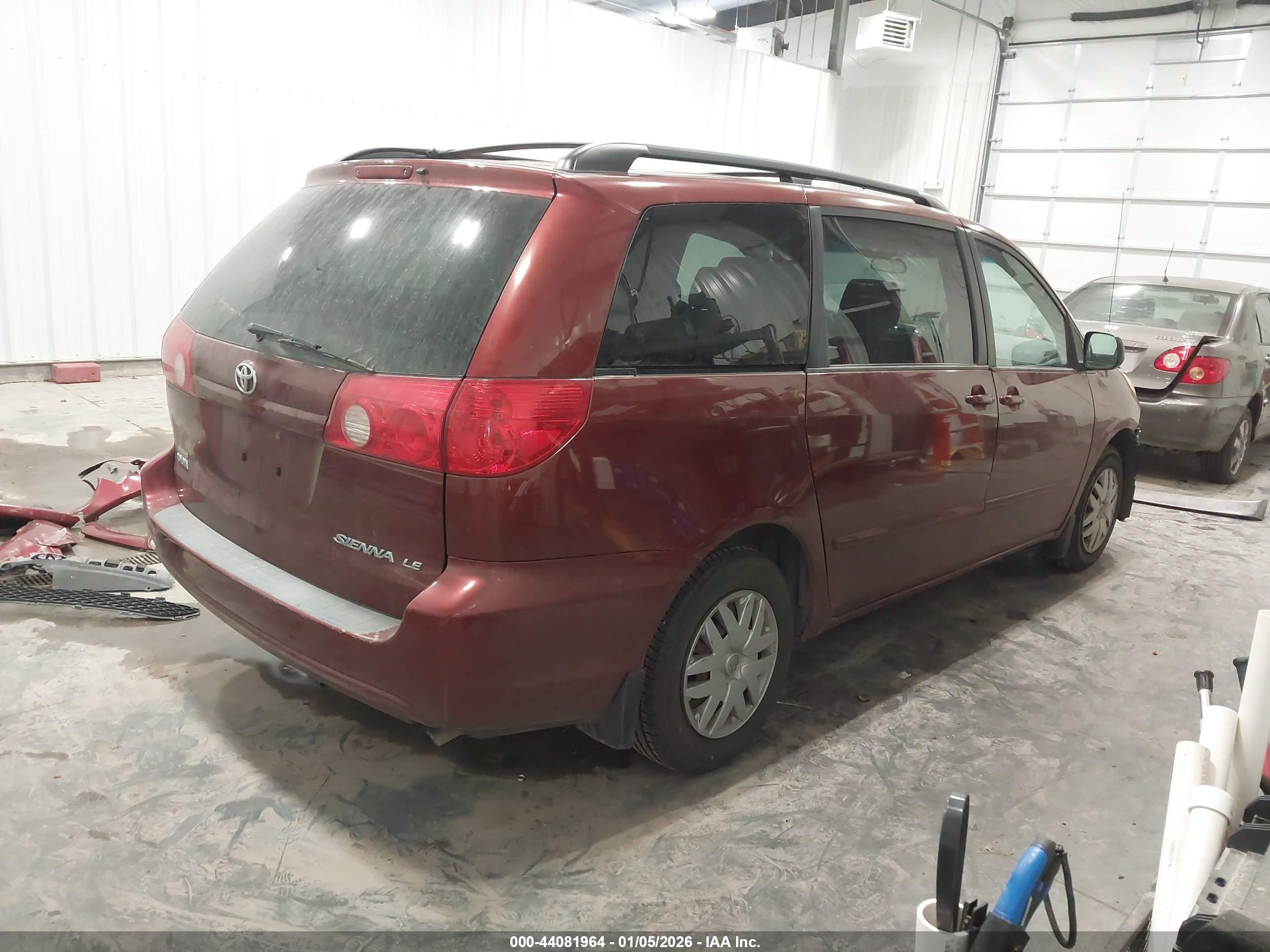 TOYOTA SIENNA image 4